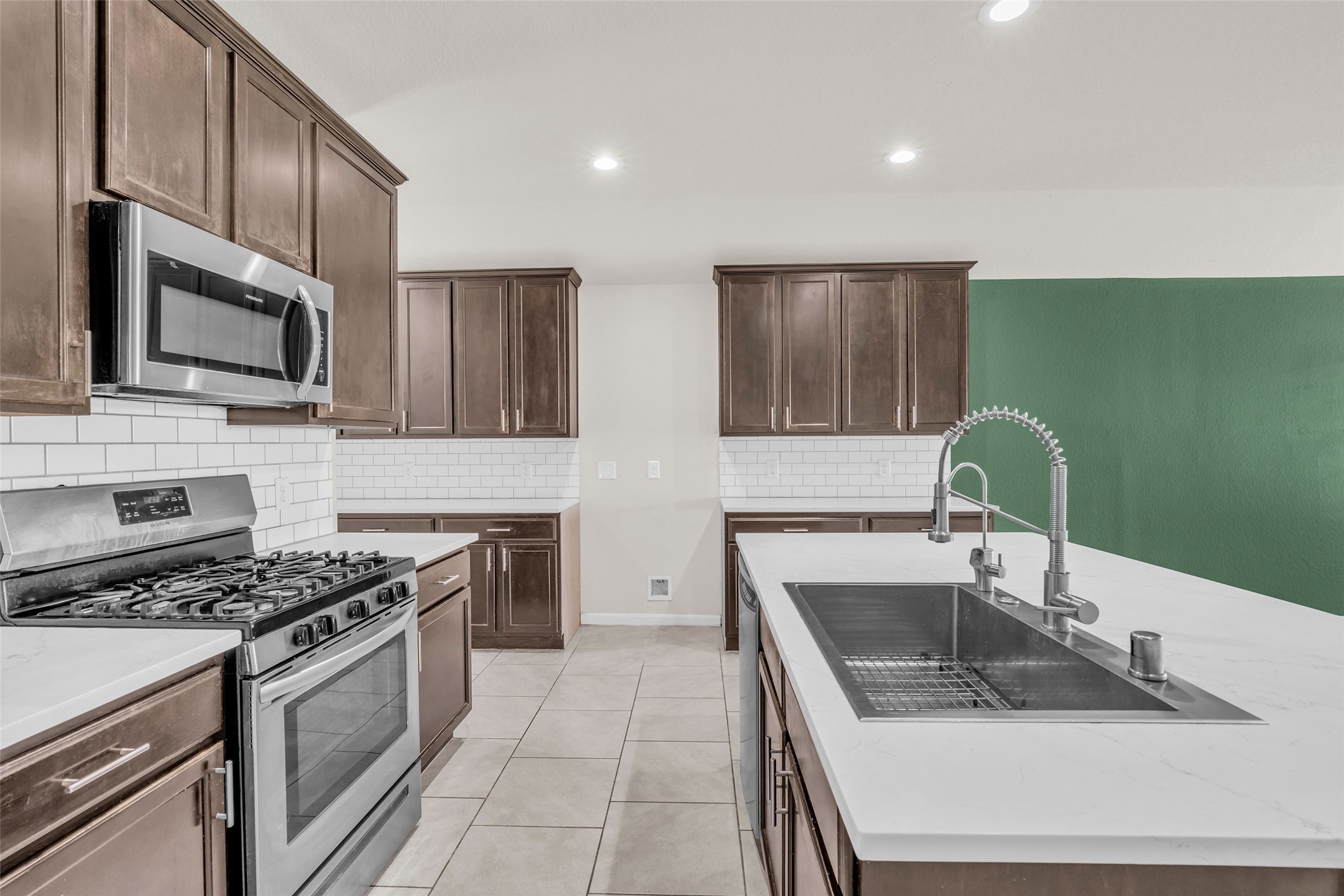 7126 Aliaga Creek Court Property Photo 9