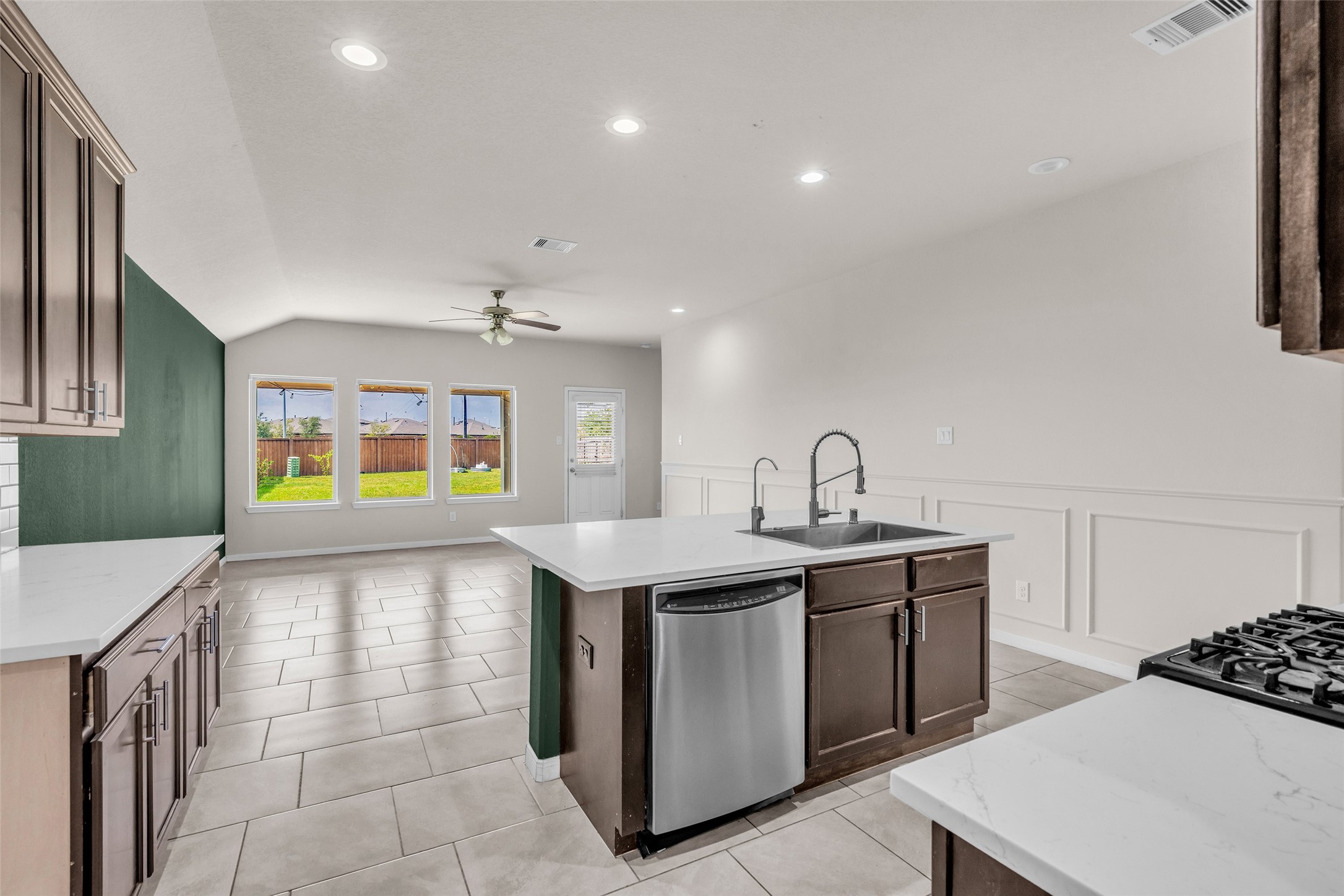7126 Aliaga Creek Court Property Photo 10