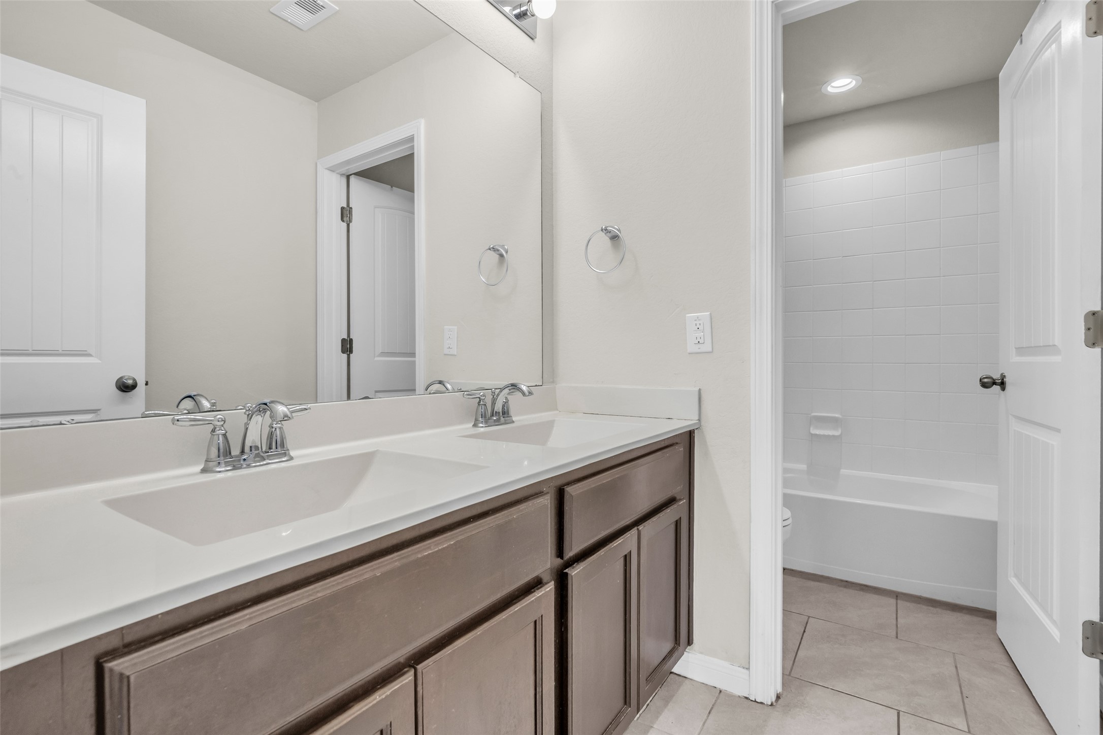 7126 Aliaga Creek Court Property Photo 20