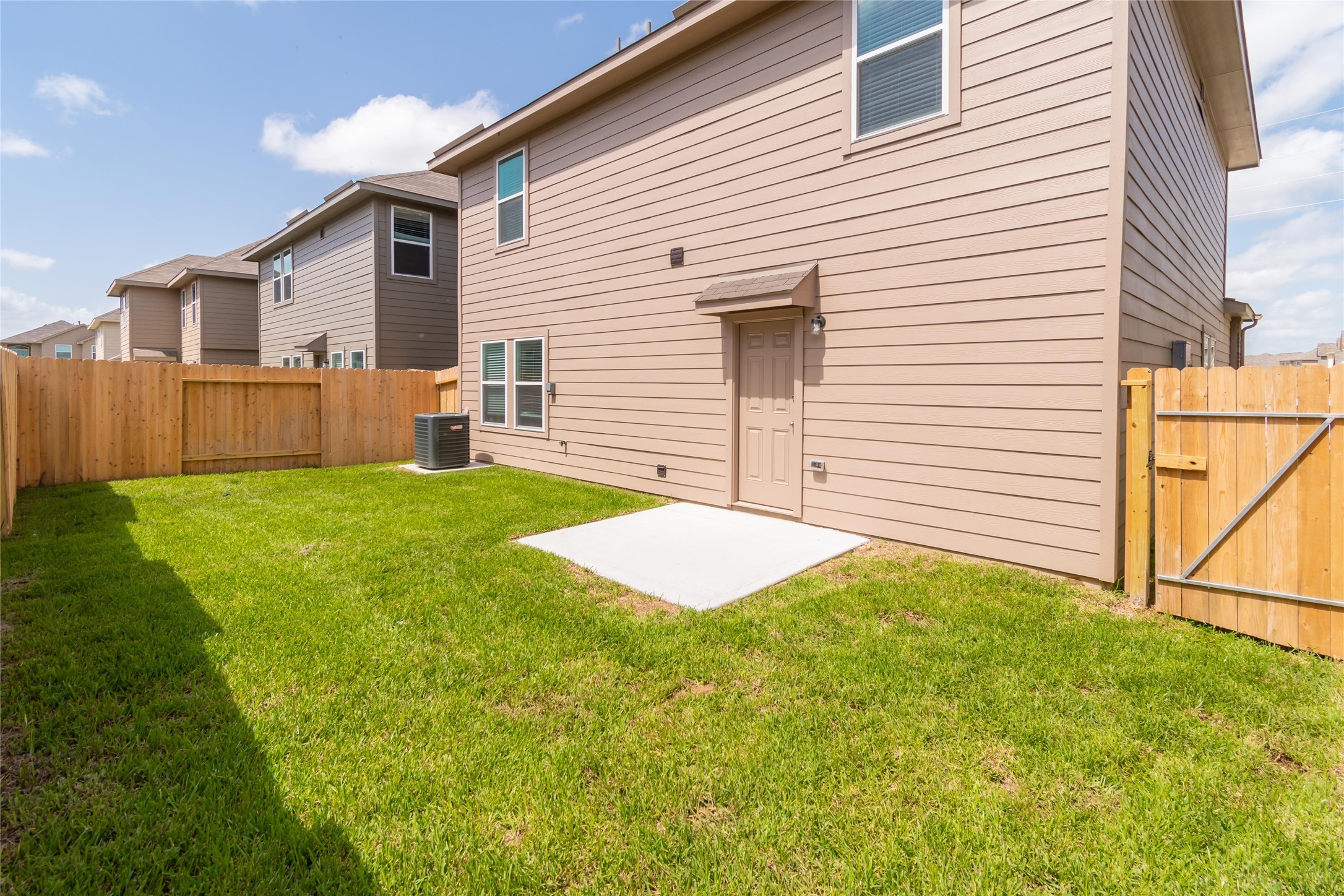 5618 Adelaide River Drive Property Photo 2