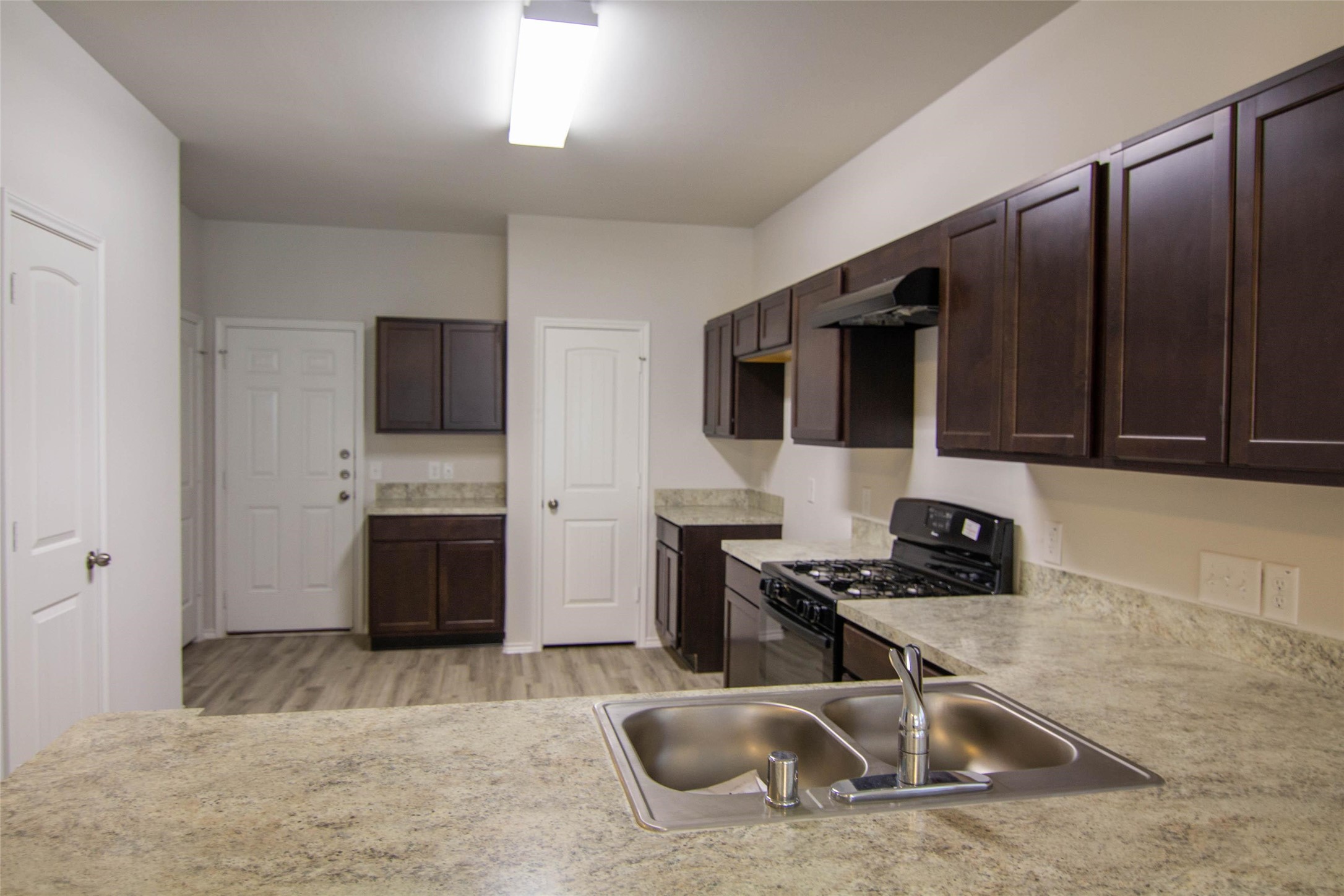 5618 Adelaide River Drive Property Photo 3