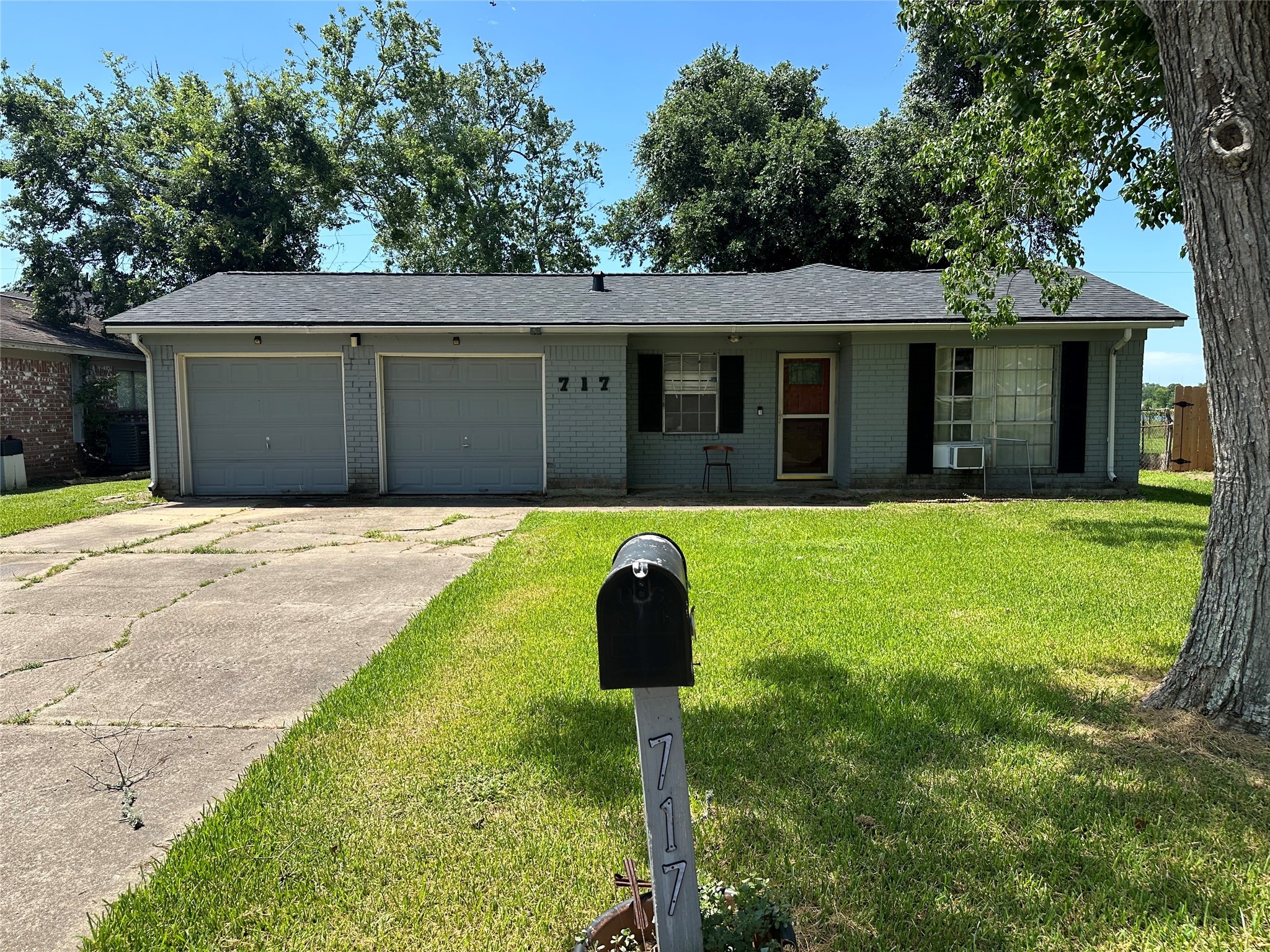 717 Circle Way Property Photo 1