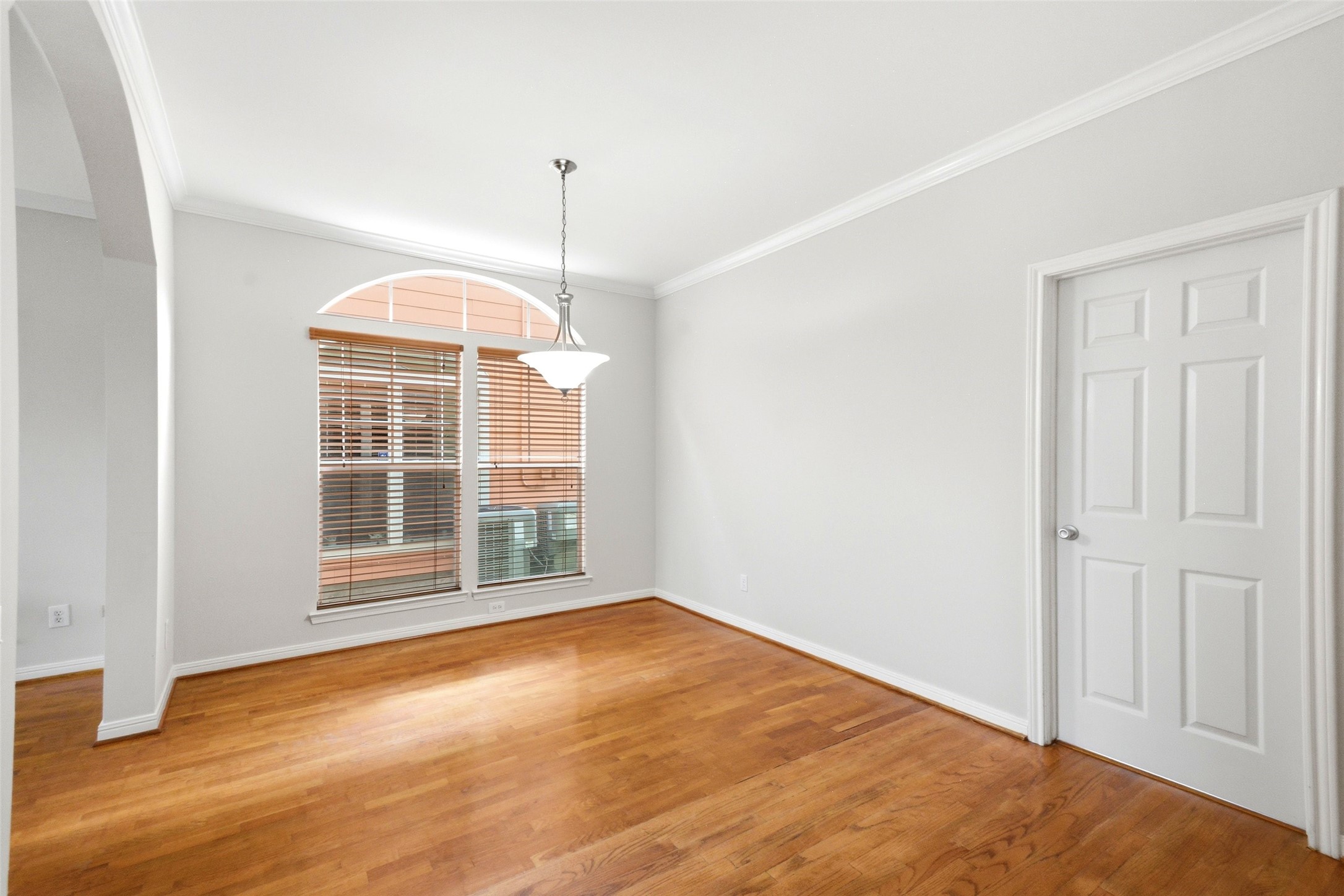 2409 2409 North Blvd A Property Photo 5