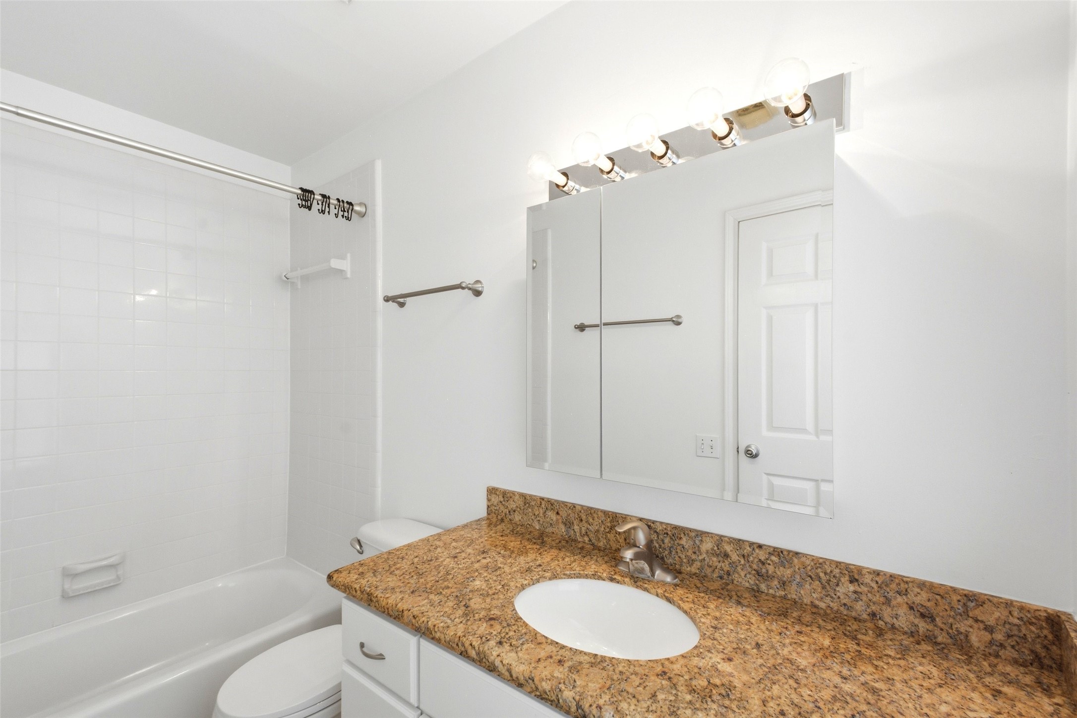 2409 2409 North Blvd A Property Photo 12