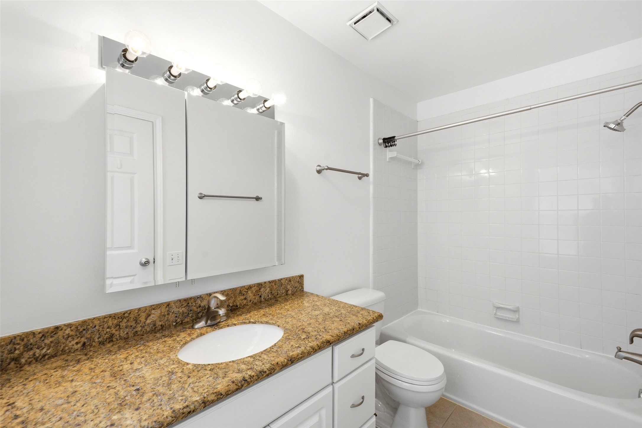 2409 2409 North Blvd A Property Photo 14