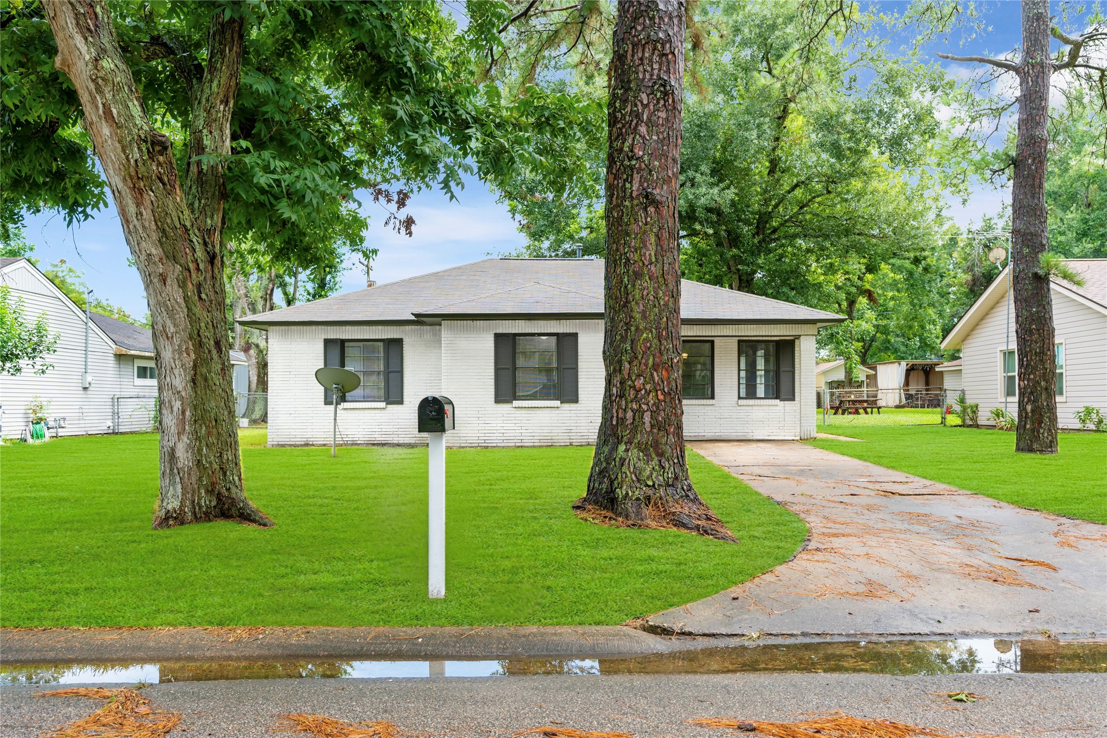 1104 Southampton Street Property Photo 1