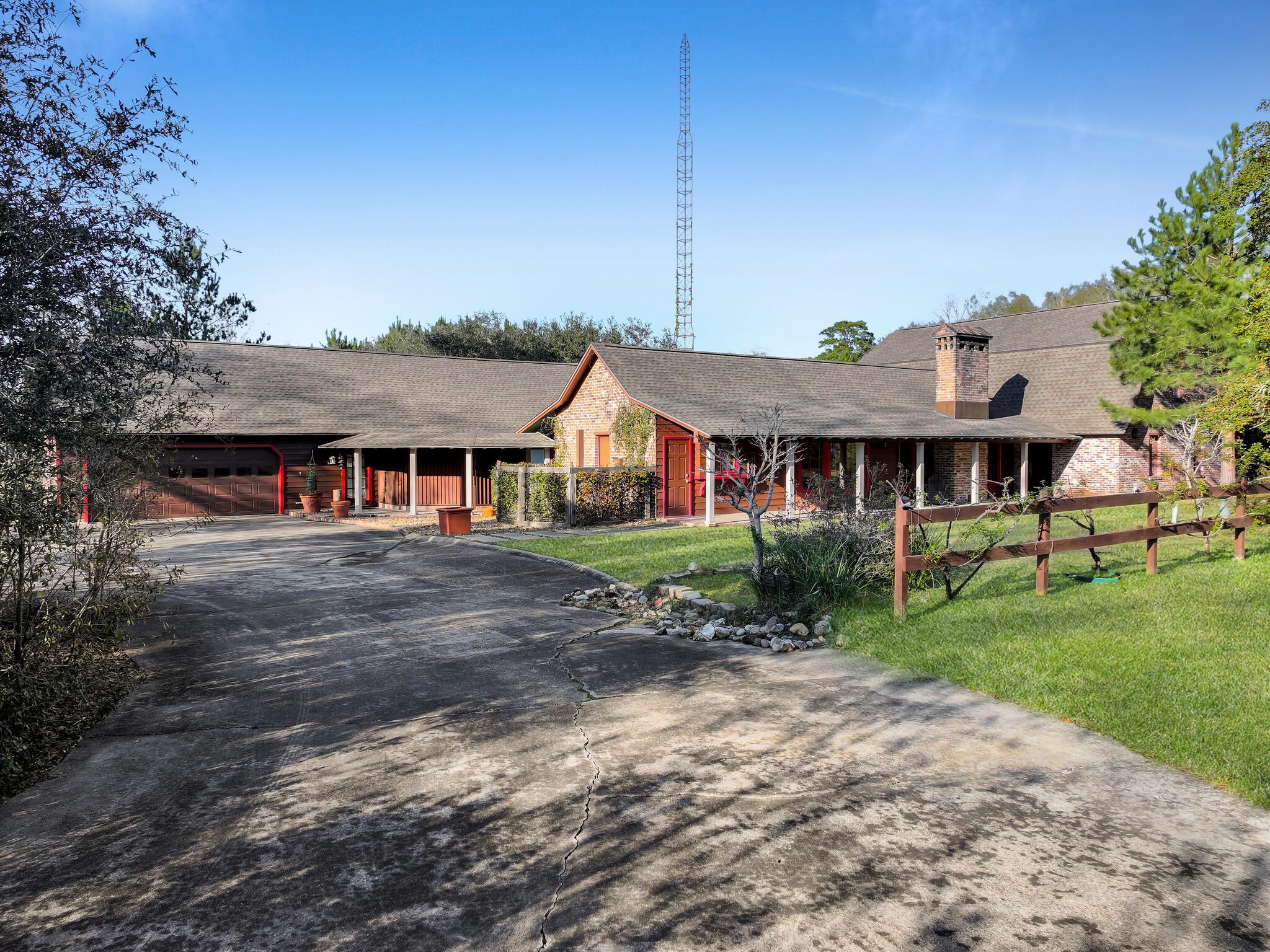 880 W Walton Road Property Photo 1