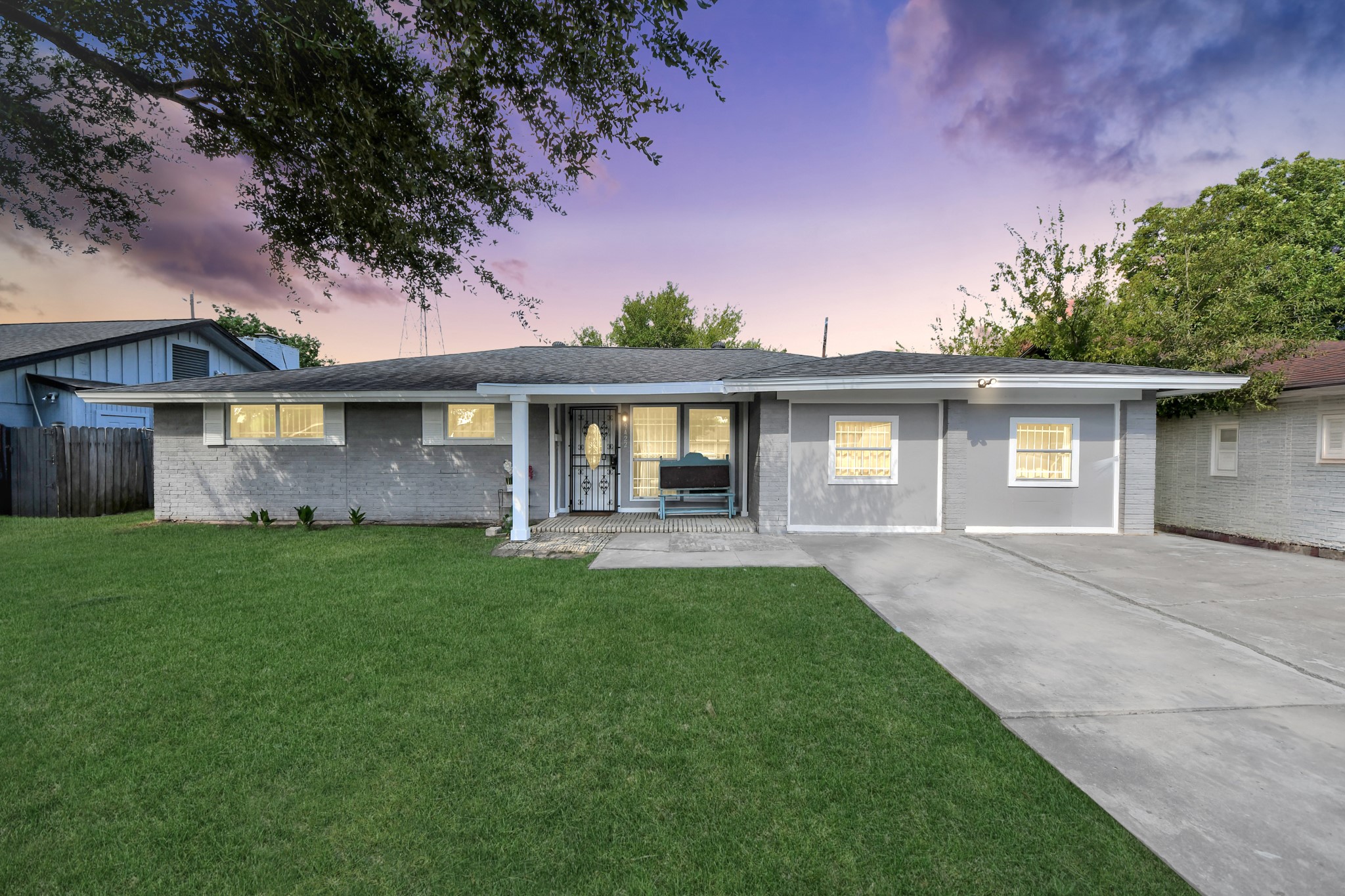9422 Pipestone Street Property Photo 1