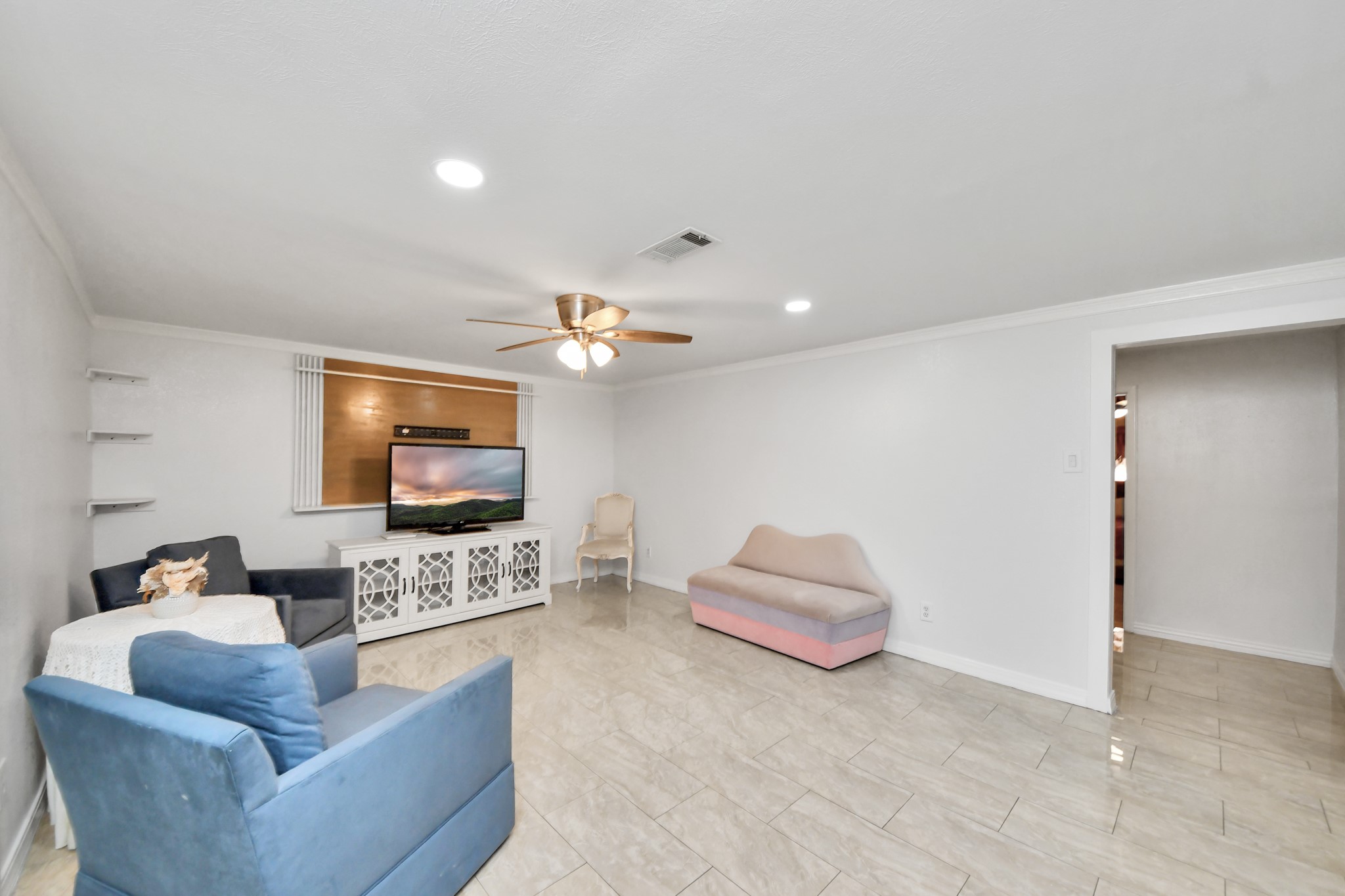 9422 Pipestone Street Property Photo 12