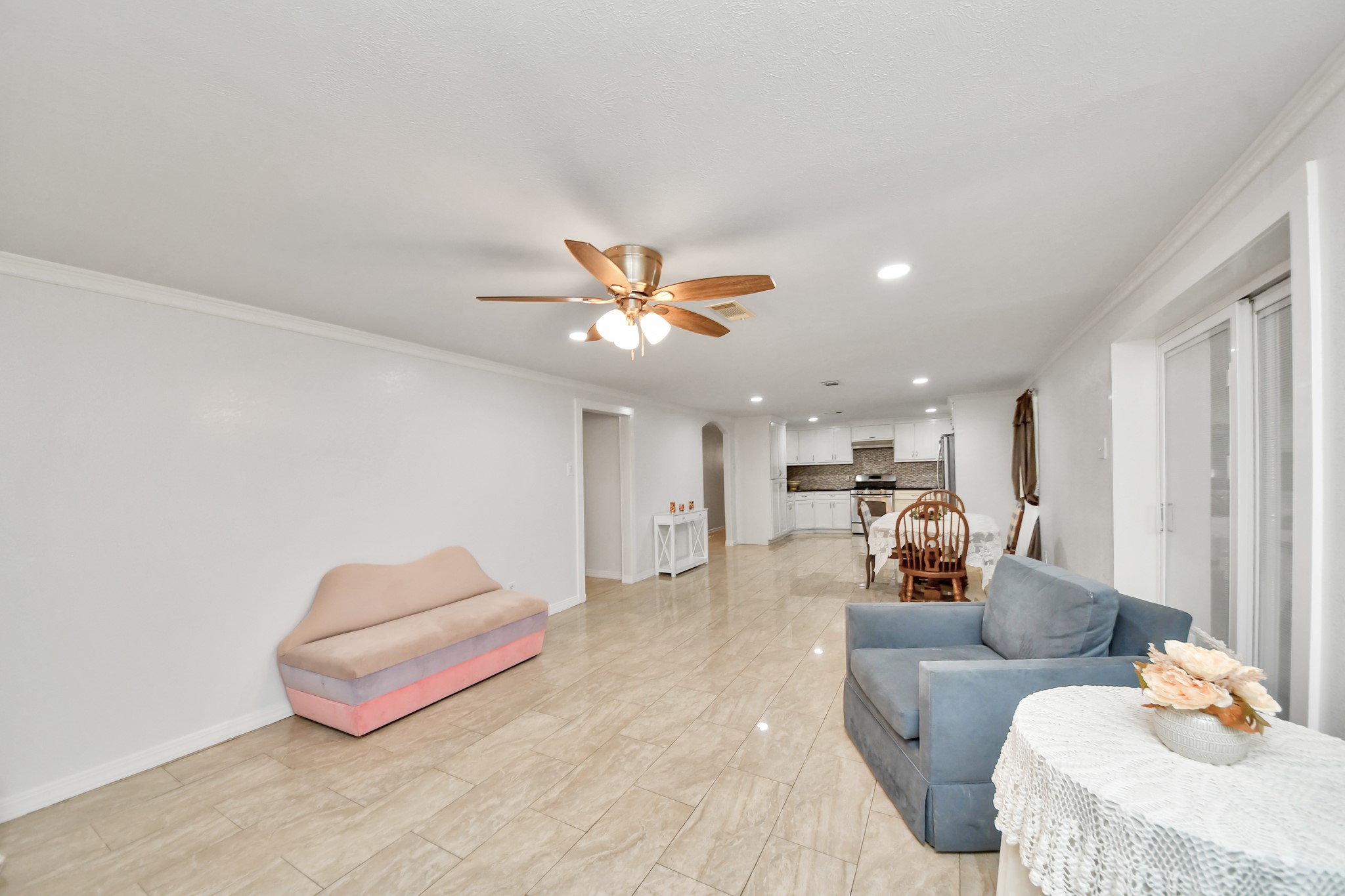 9422 Pipestone Street Property Photo 13