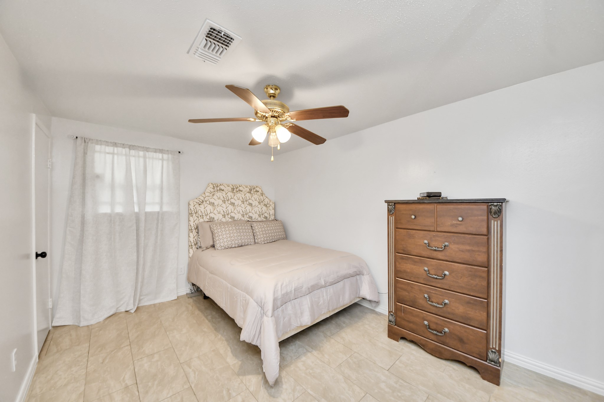 9422 Pipestone Street Property Photo 21