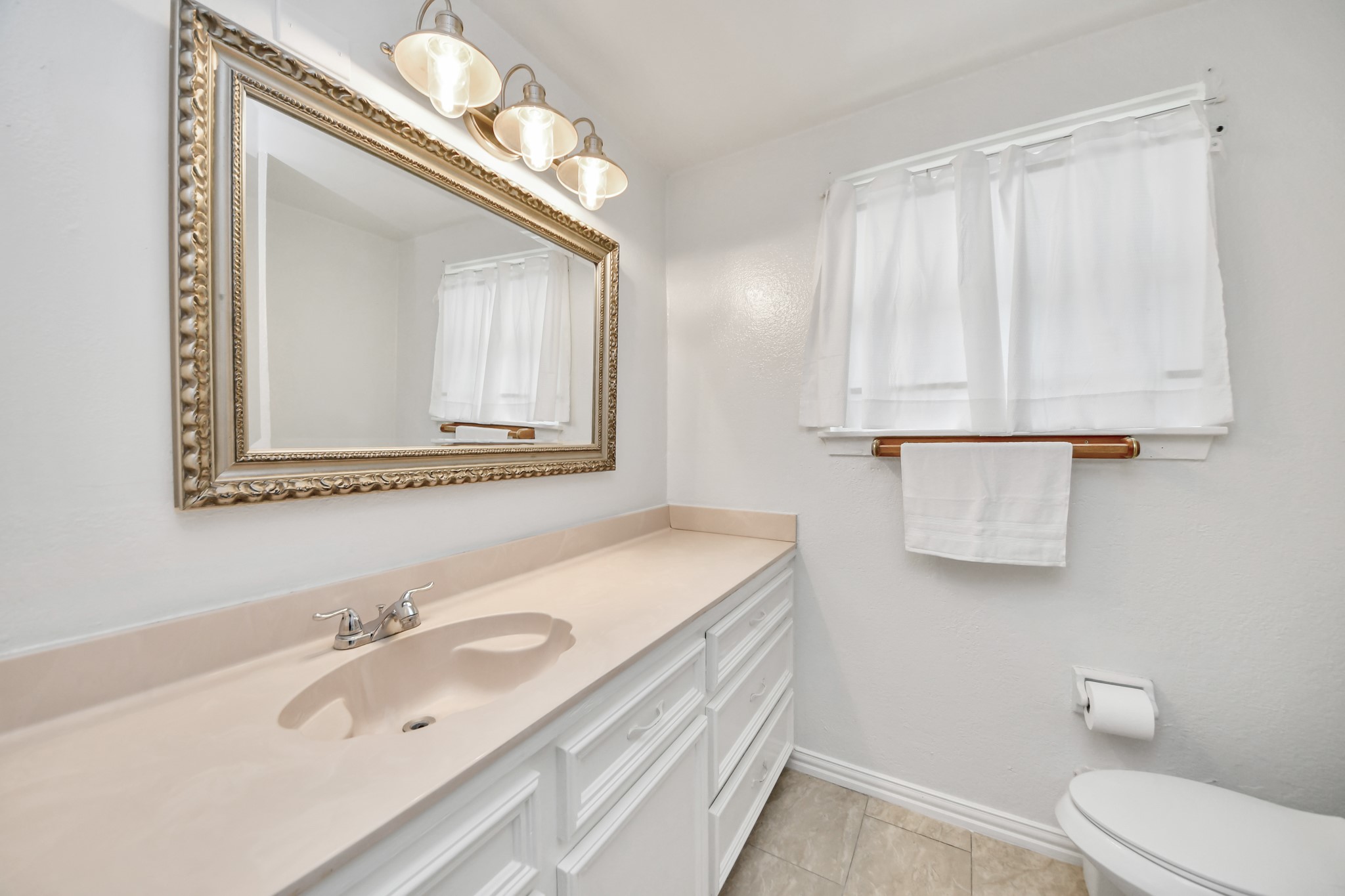 9422 Pipestone Street Property Photo 24