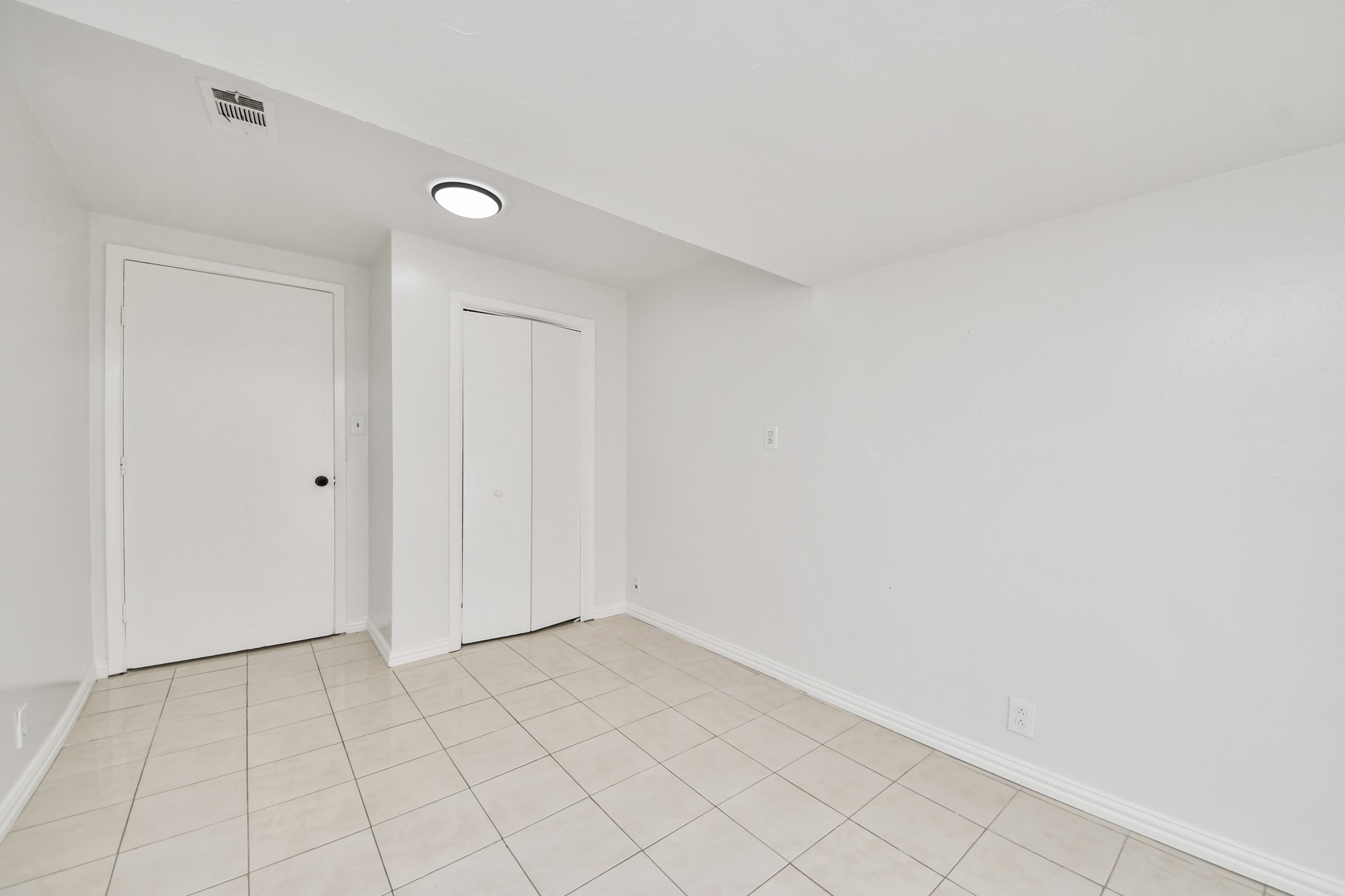 9422 Pipestone Street Property Photo 32