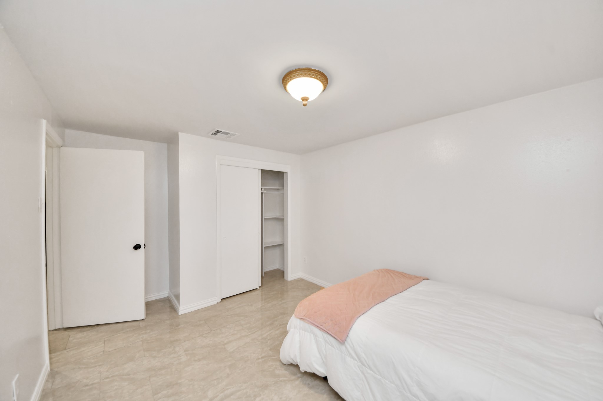 9422 Pipestone Street Property Photo 34