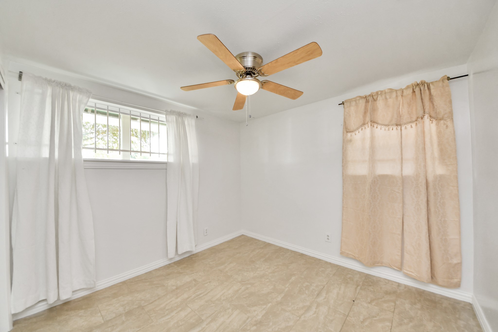 9422 Pipestone Street Property Photo 38