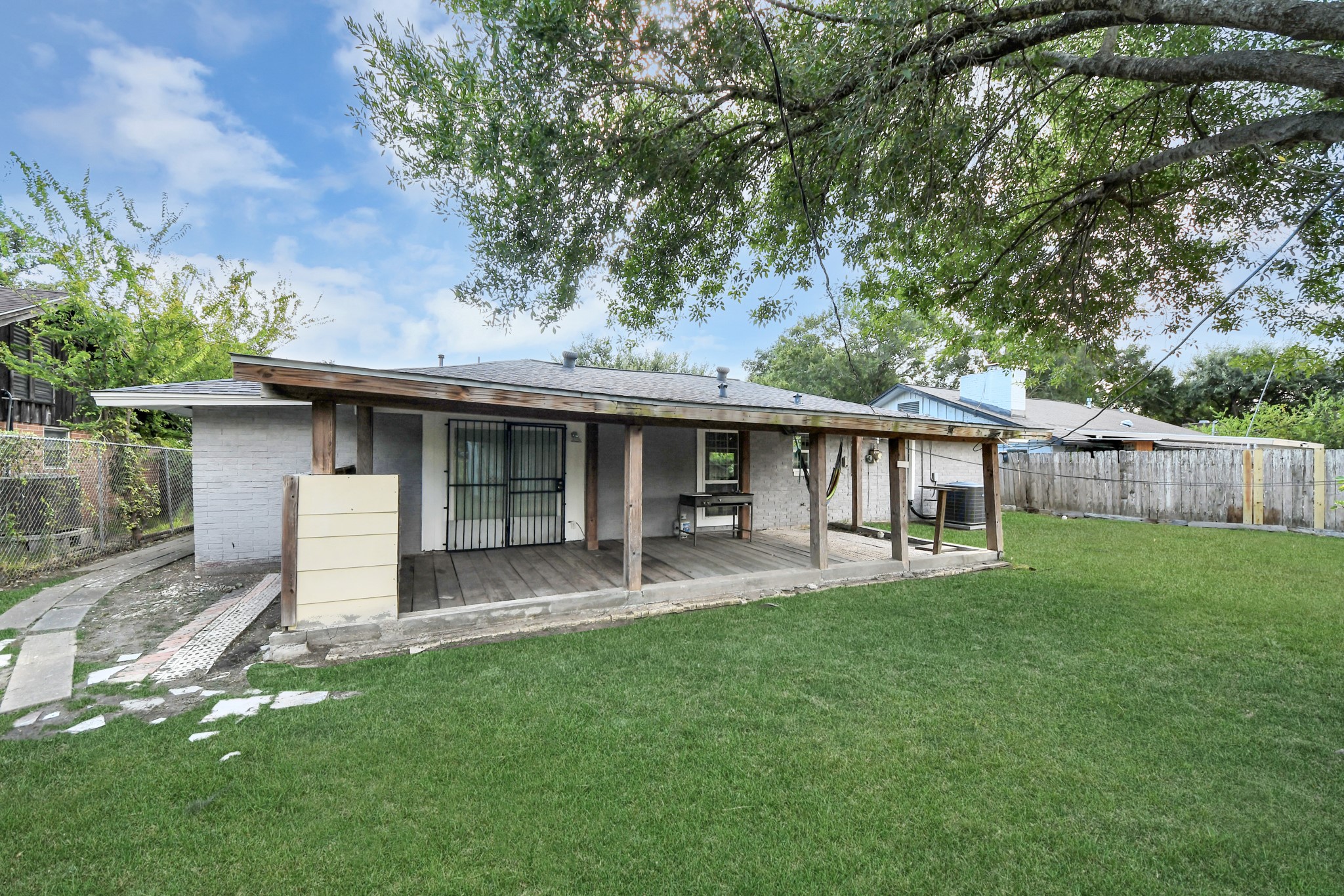 9422 Pipestone Street Property Photo 41