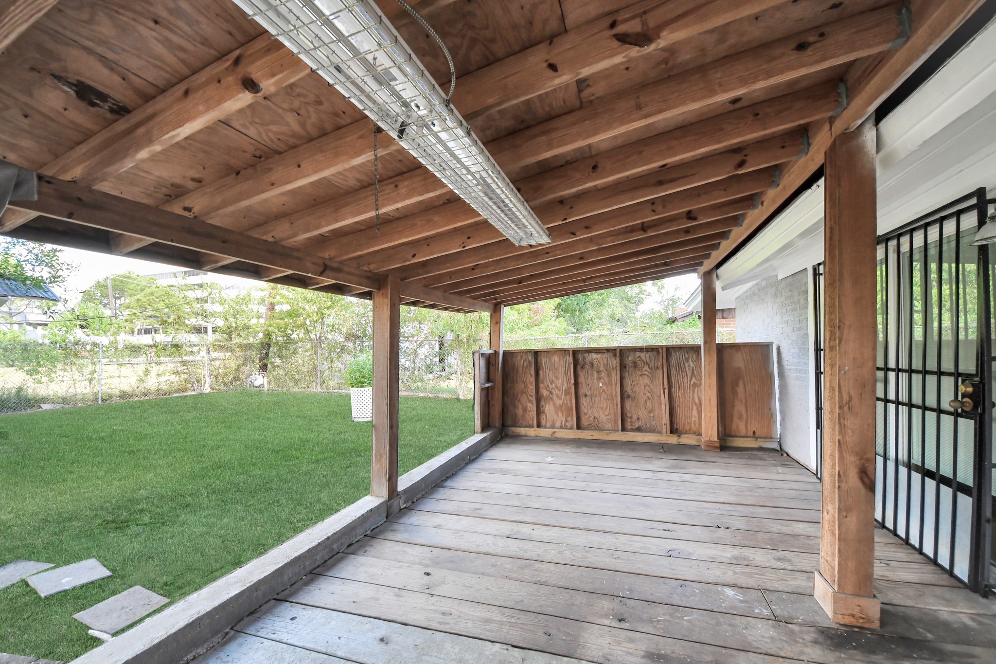 9422 Pipestone Street Property Photo 42