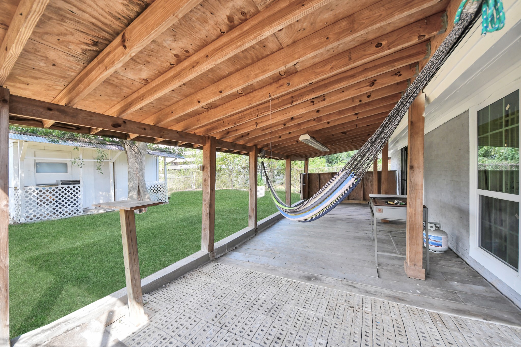 9422 Pipestone Street Property Photo 43