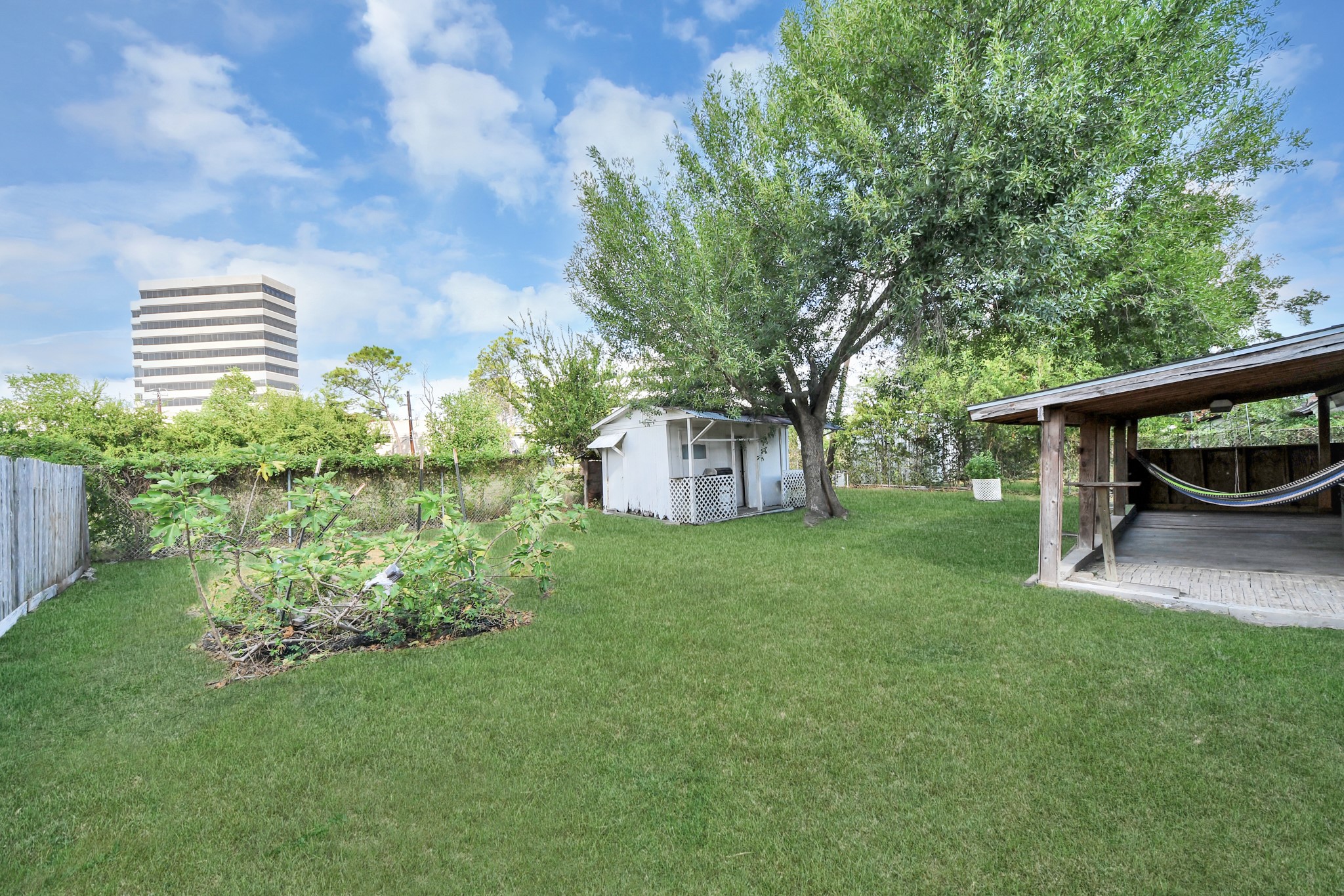 9422 Pipestone Street Property Photo 44