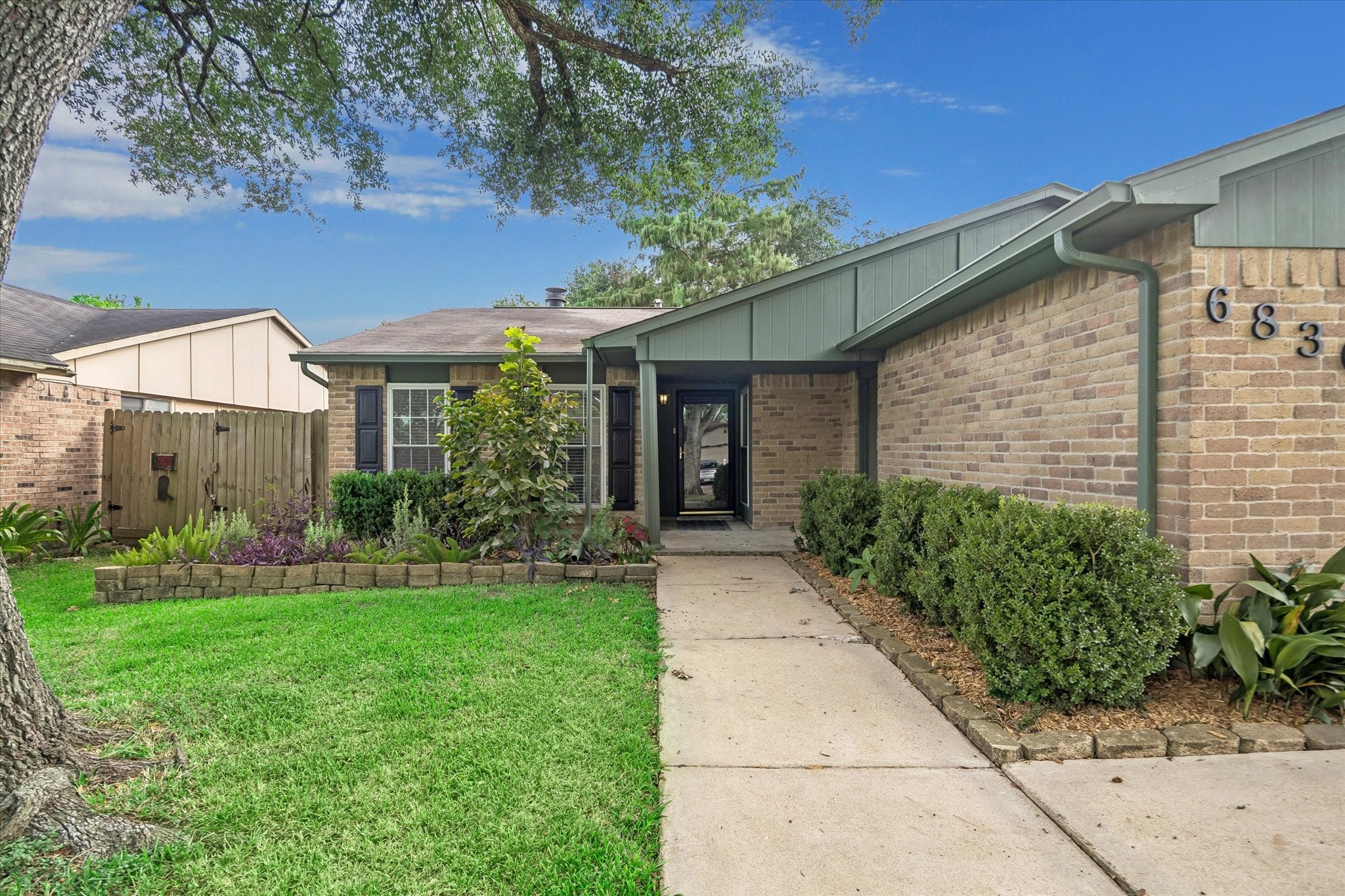 6830 Pickett Drive Property Photo 3