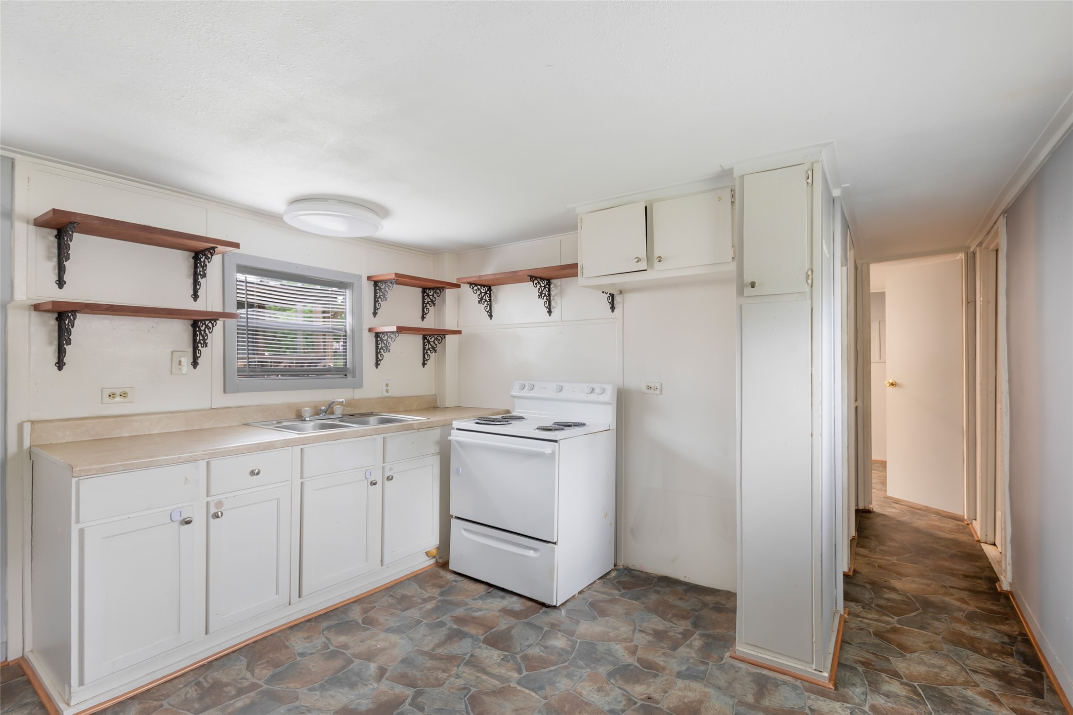10821 Highway 150, 19 Property Photo 6