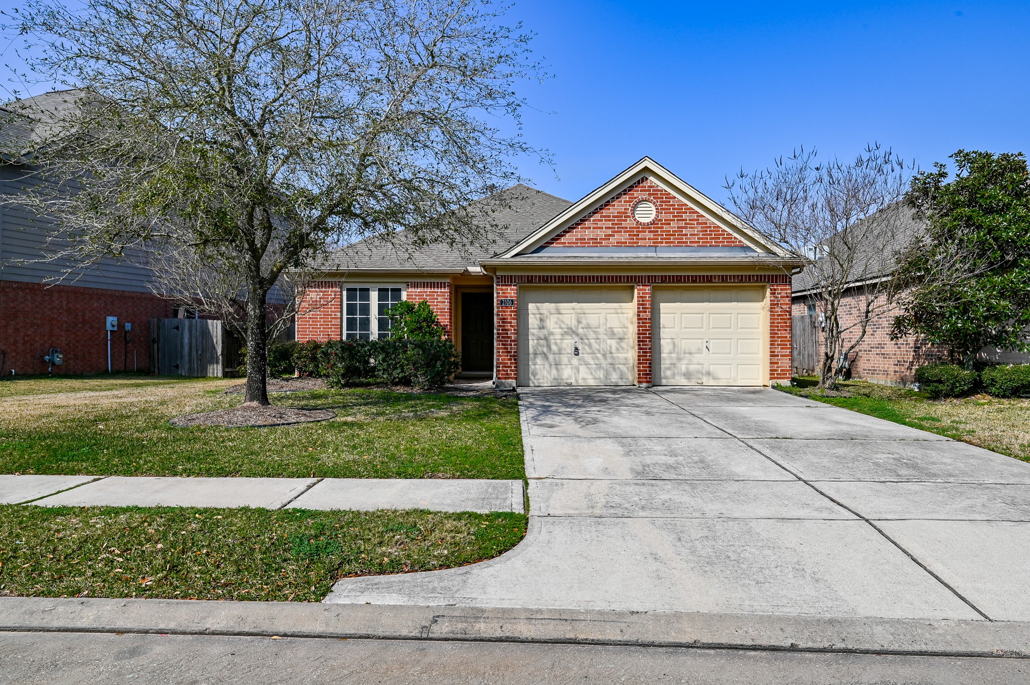 2106 Castle Gardens Lane Property Photo 2