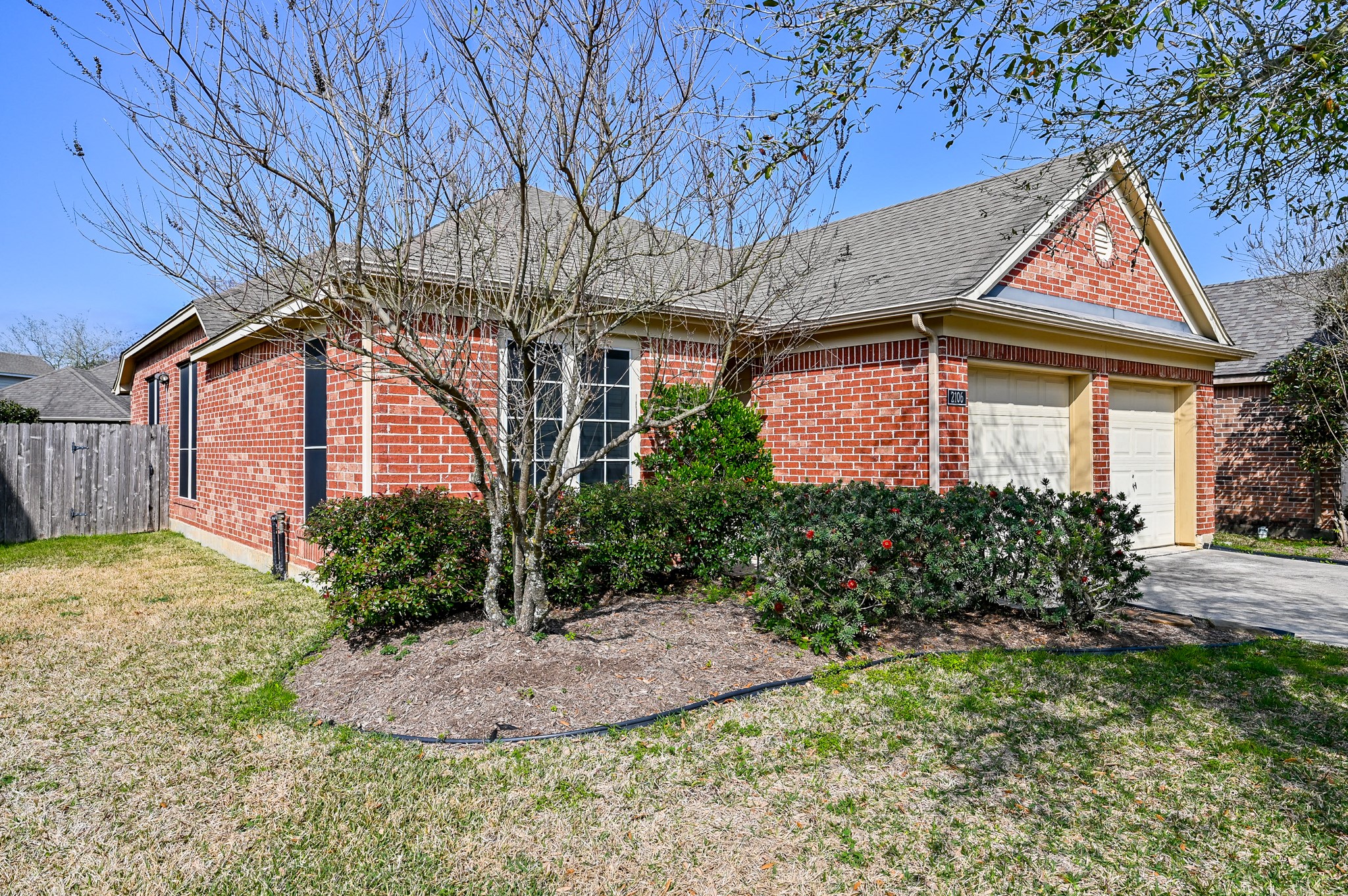 2106 Castle Gardens Lane Property Photo 3