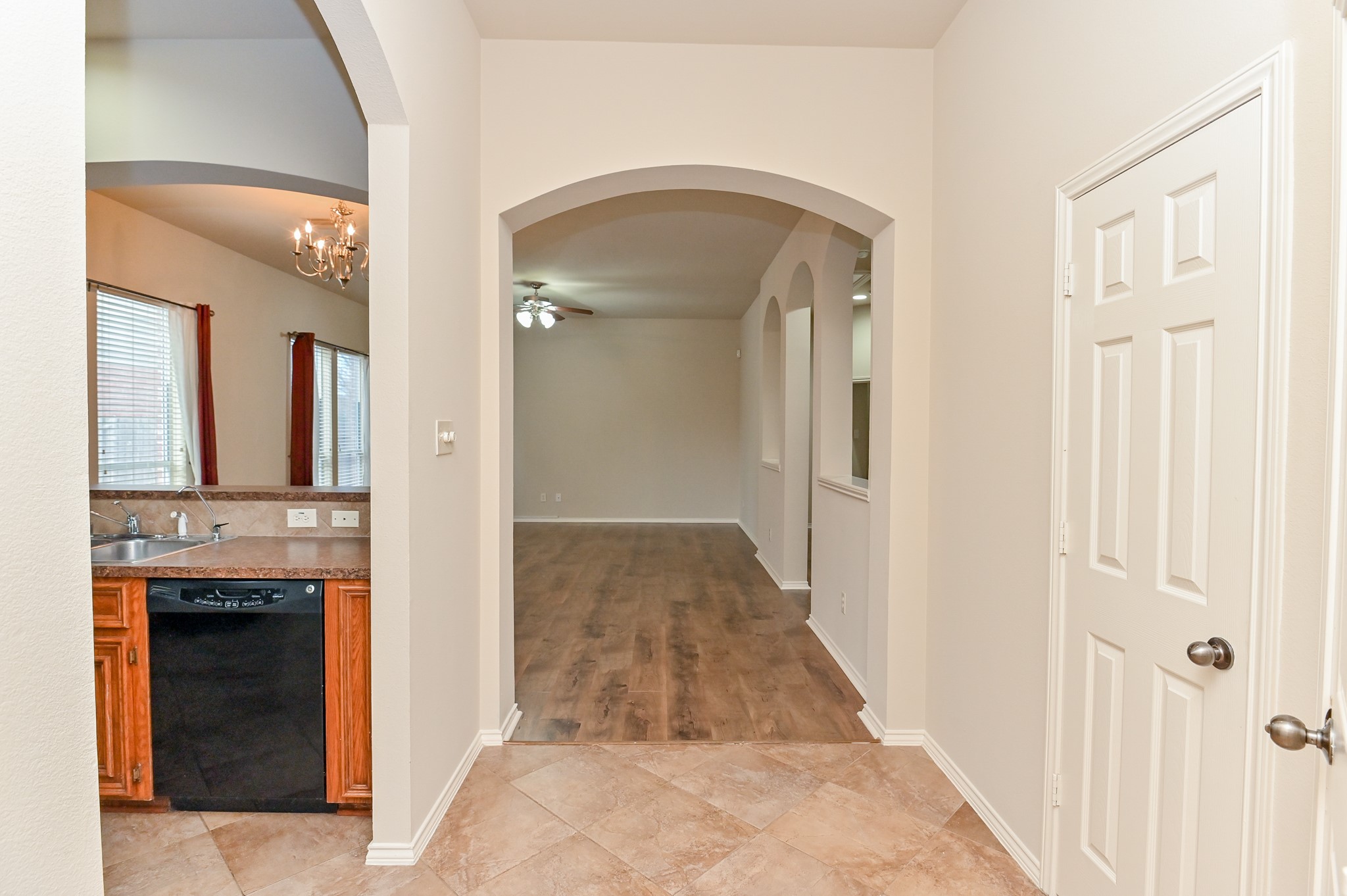 2106 Castle Gardens Lane Property Photo 5