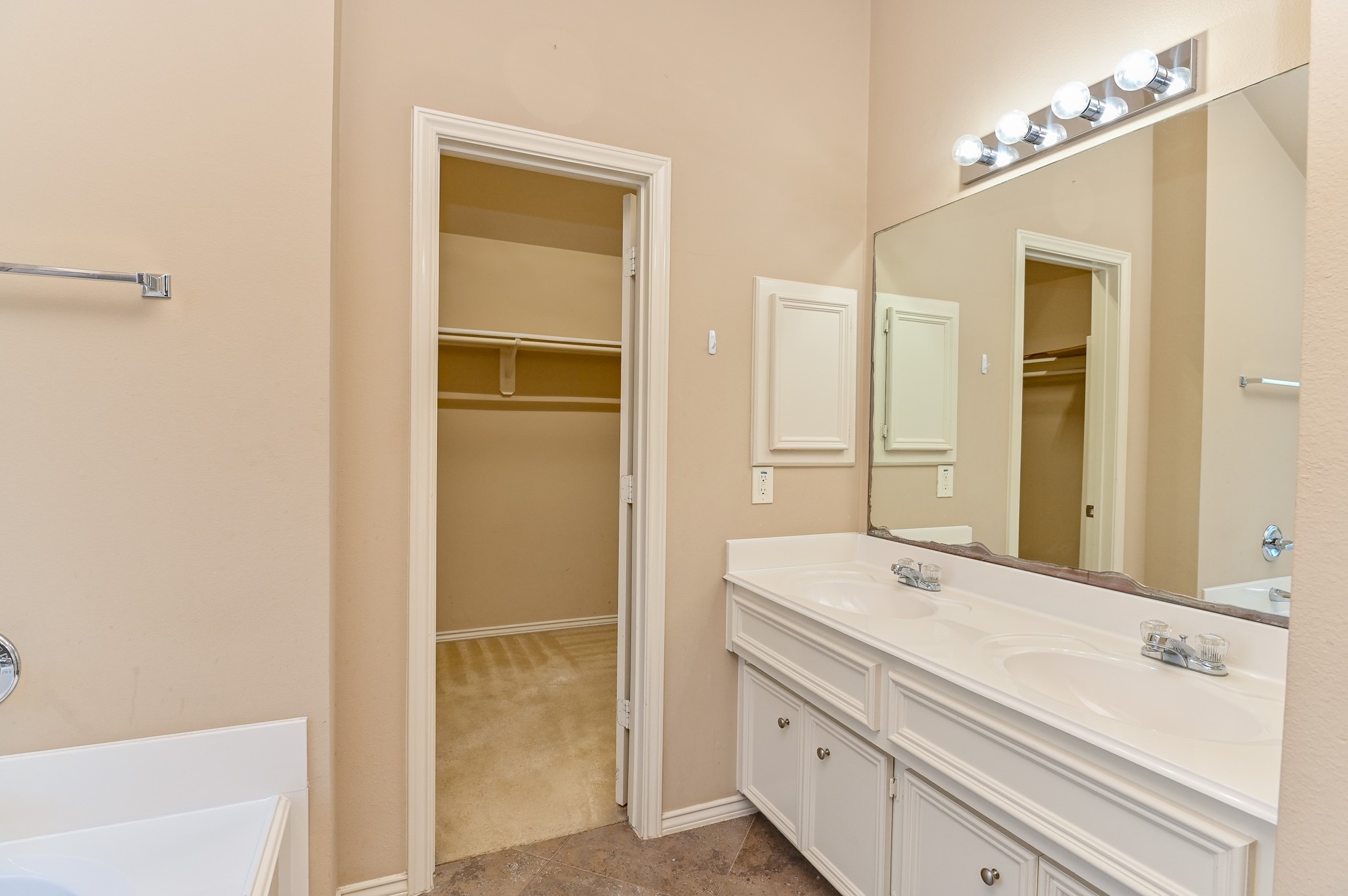 2106 Castle Gardens Lane Property Photo 23