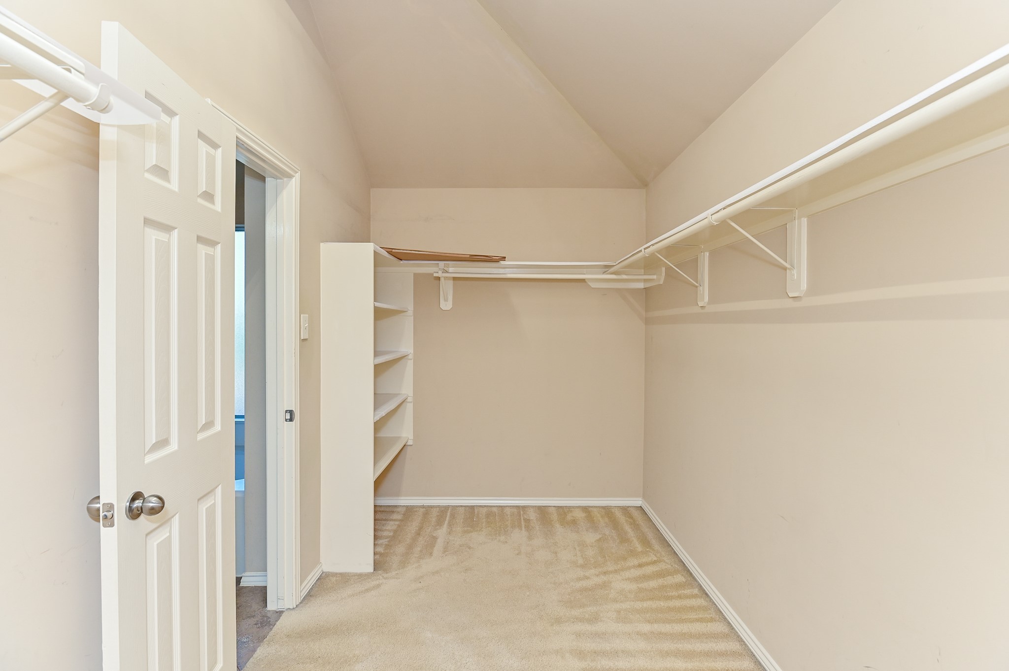 2106 Castle Gardens Lane Property Photo 26