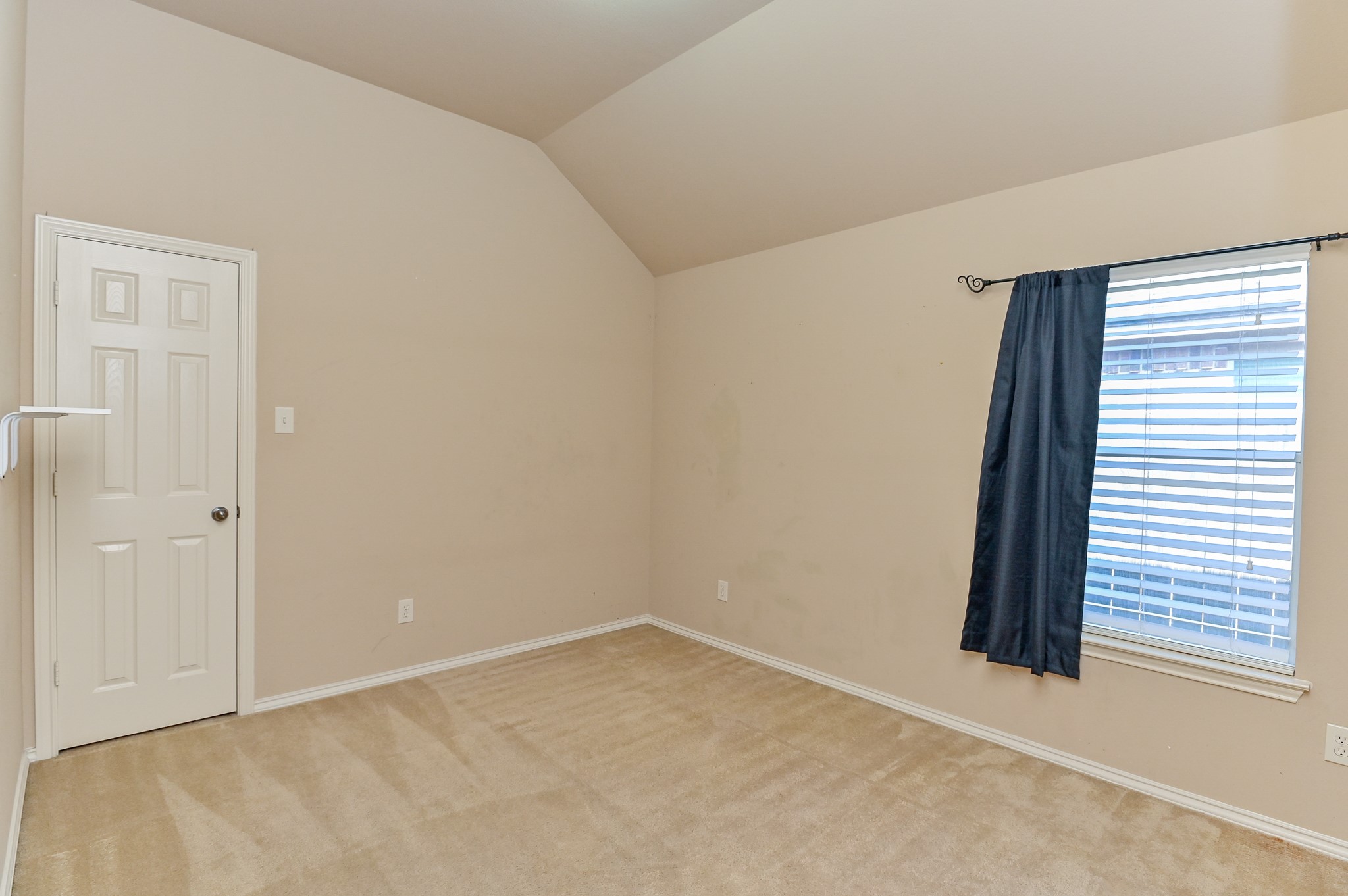 2106 Castle Gardens Lane Property Photo 28