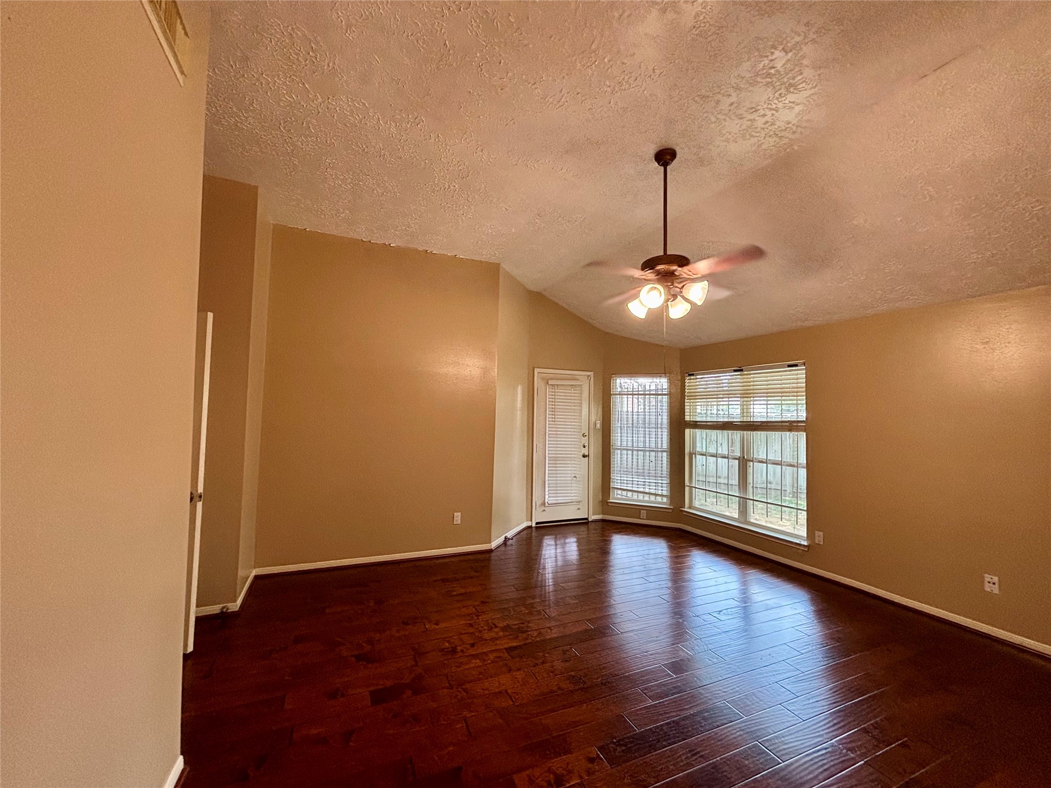 12702 Meadway Court Property Photo 17