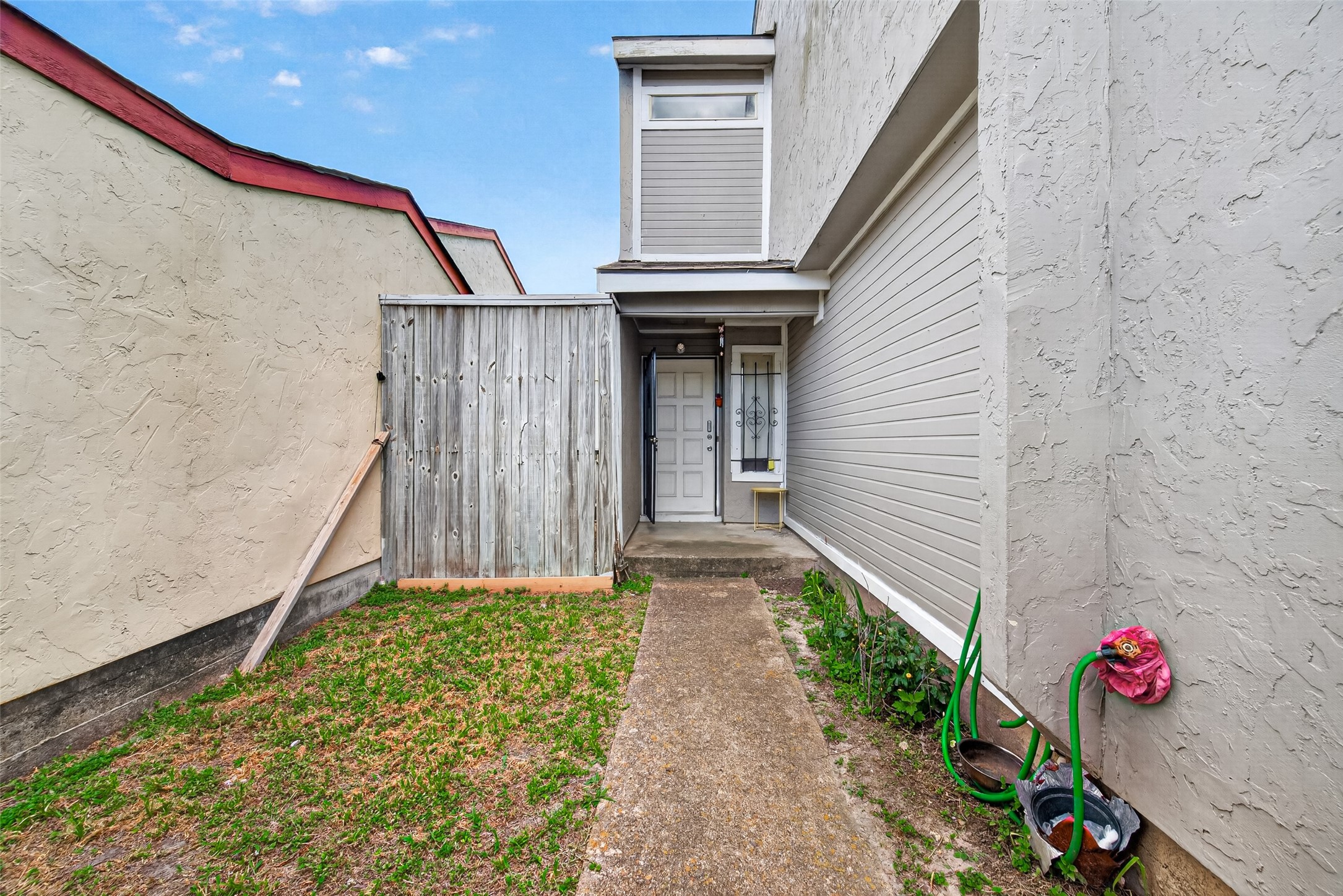 7709 Shadow Hill Lane Property Photo 4