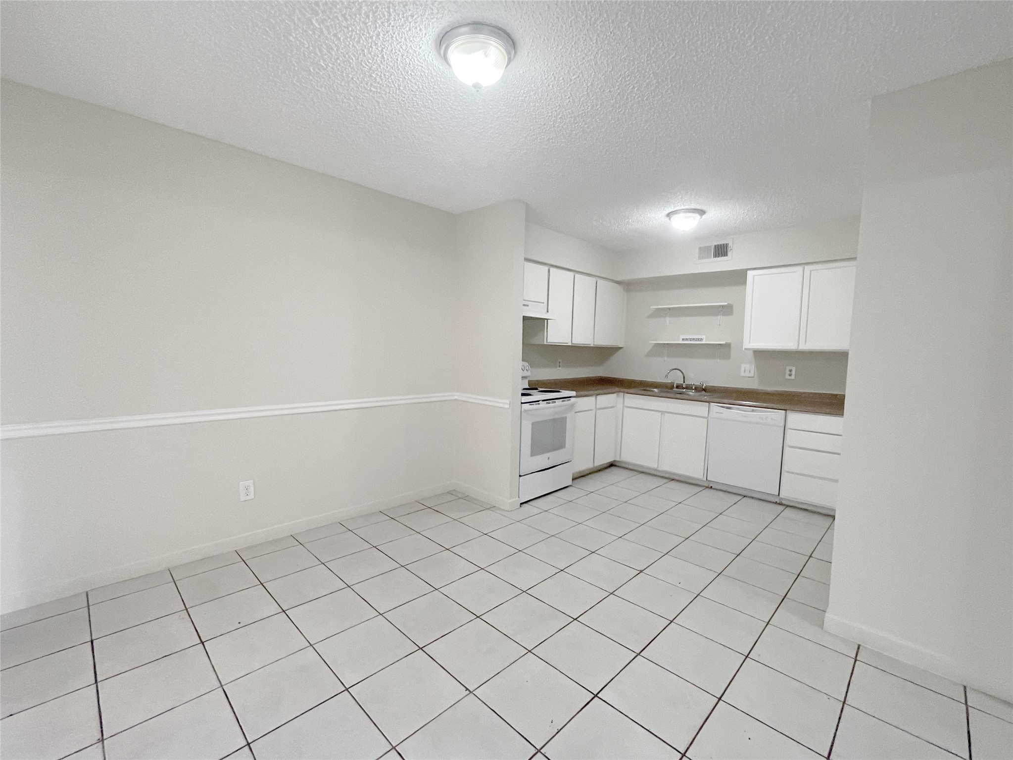 12023 Greenwood Forest Drive B Property Photo 6
