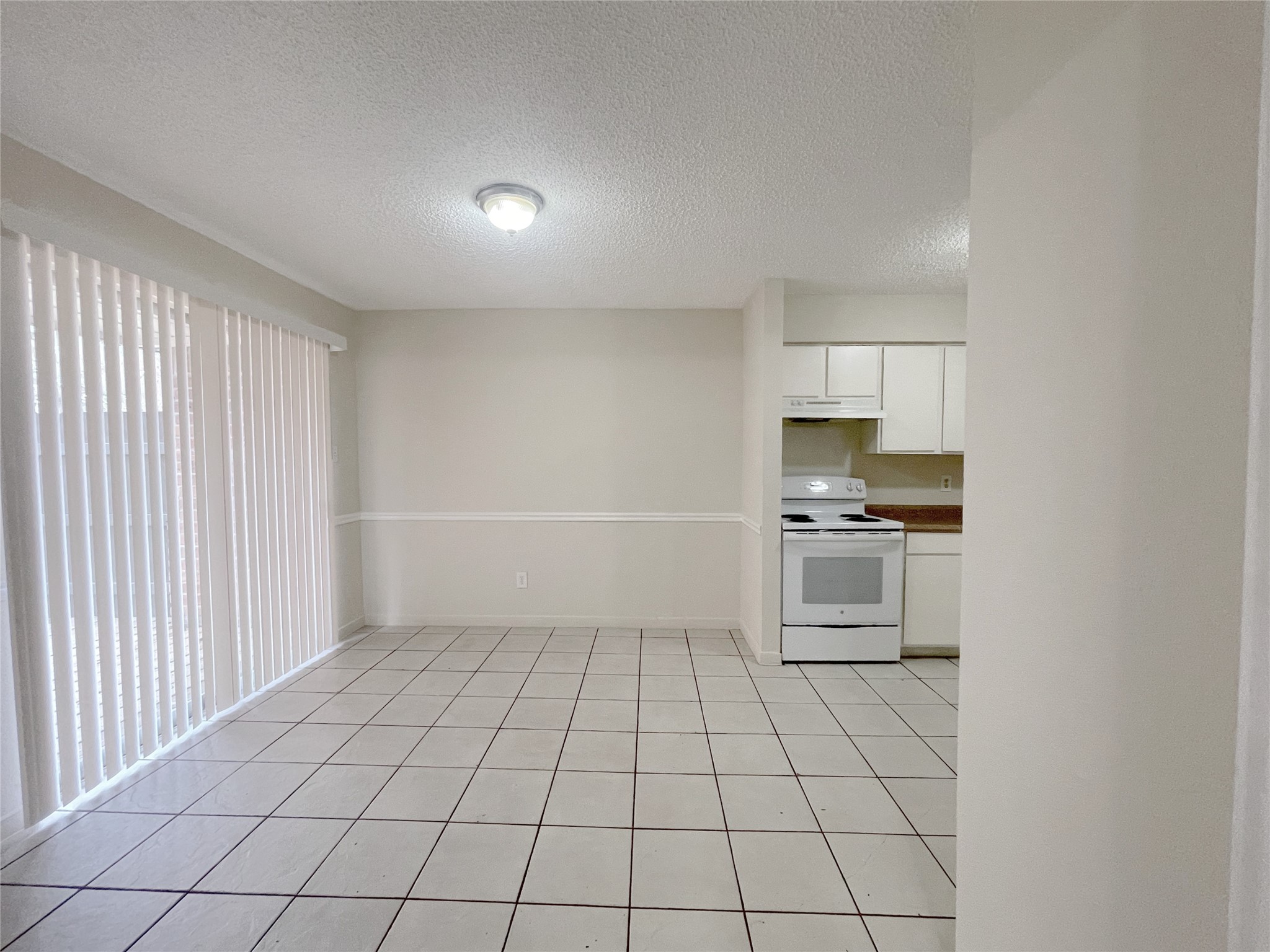 12023 Greenwood Forest Drive B Property Photo 8