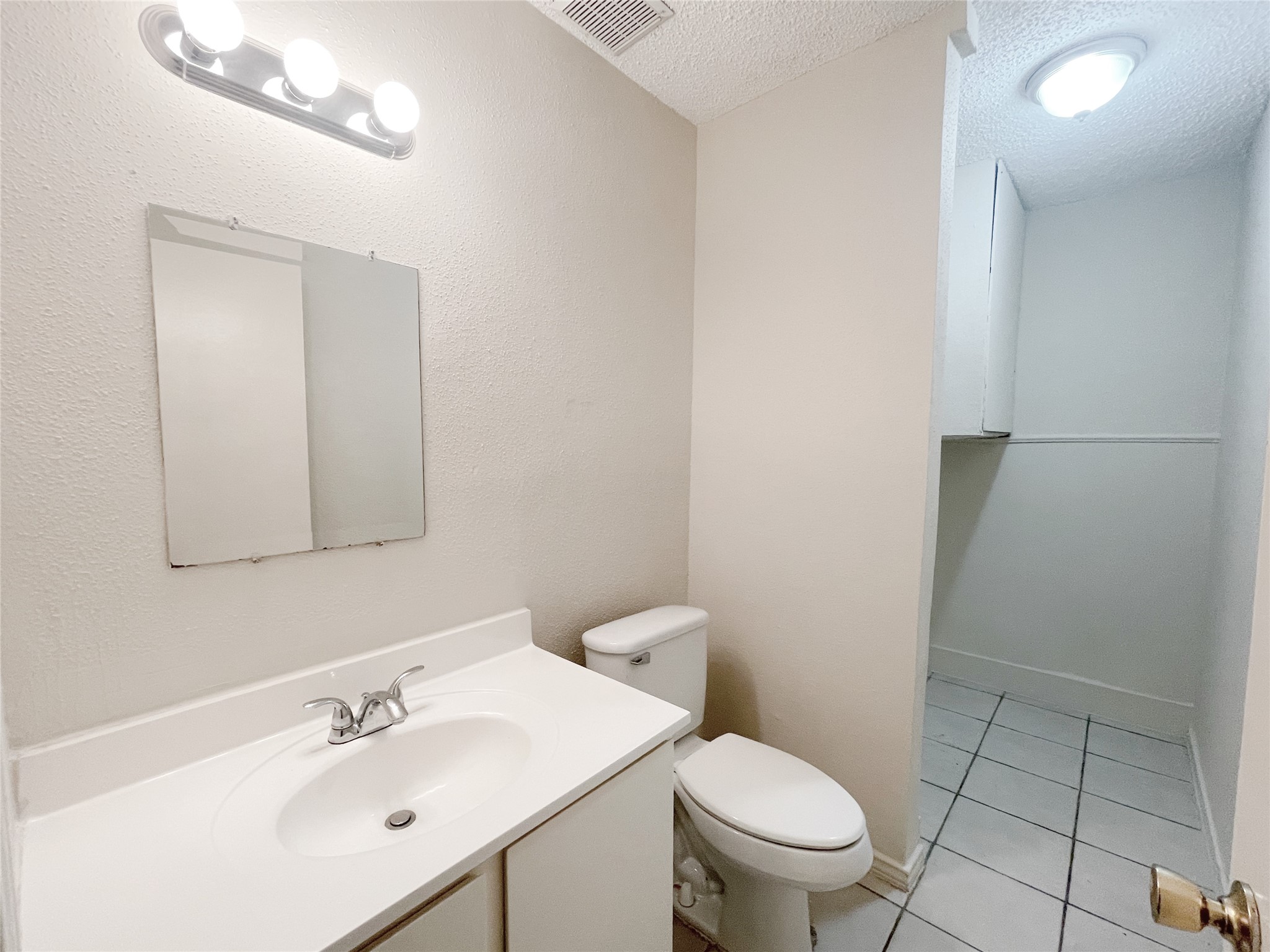 12023 Greenwood Forest Drive B Property Photo 9