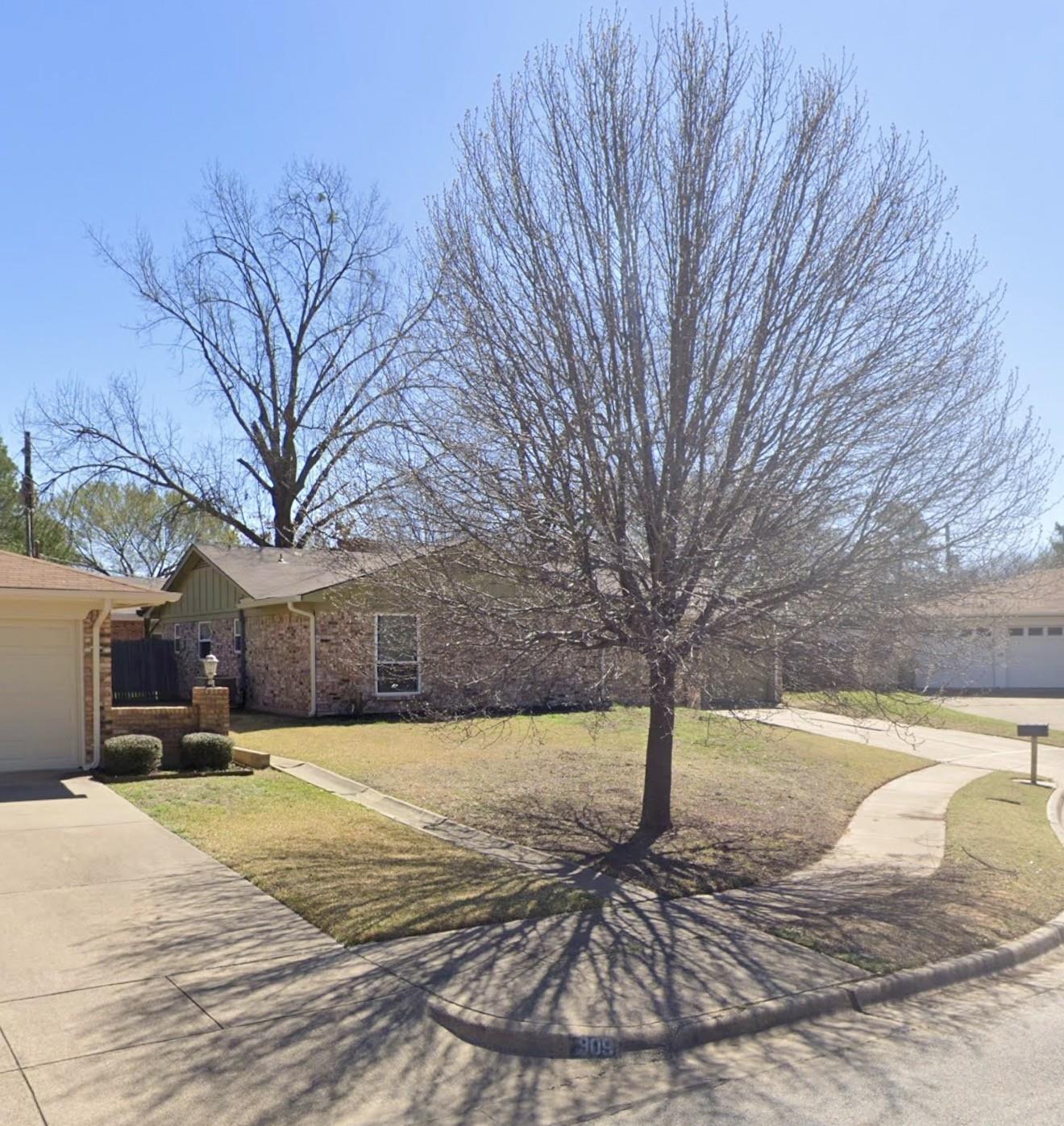 905 Kristin Court Property Photo 2