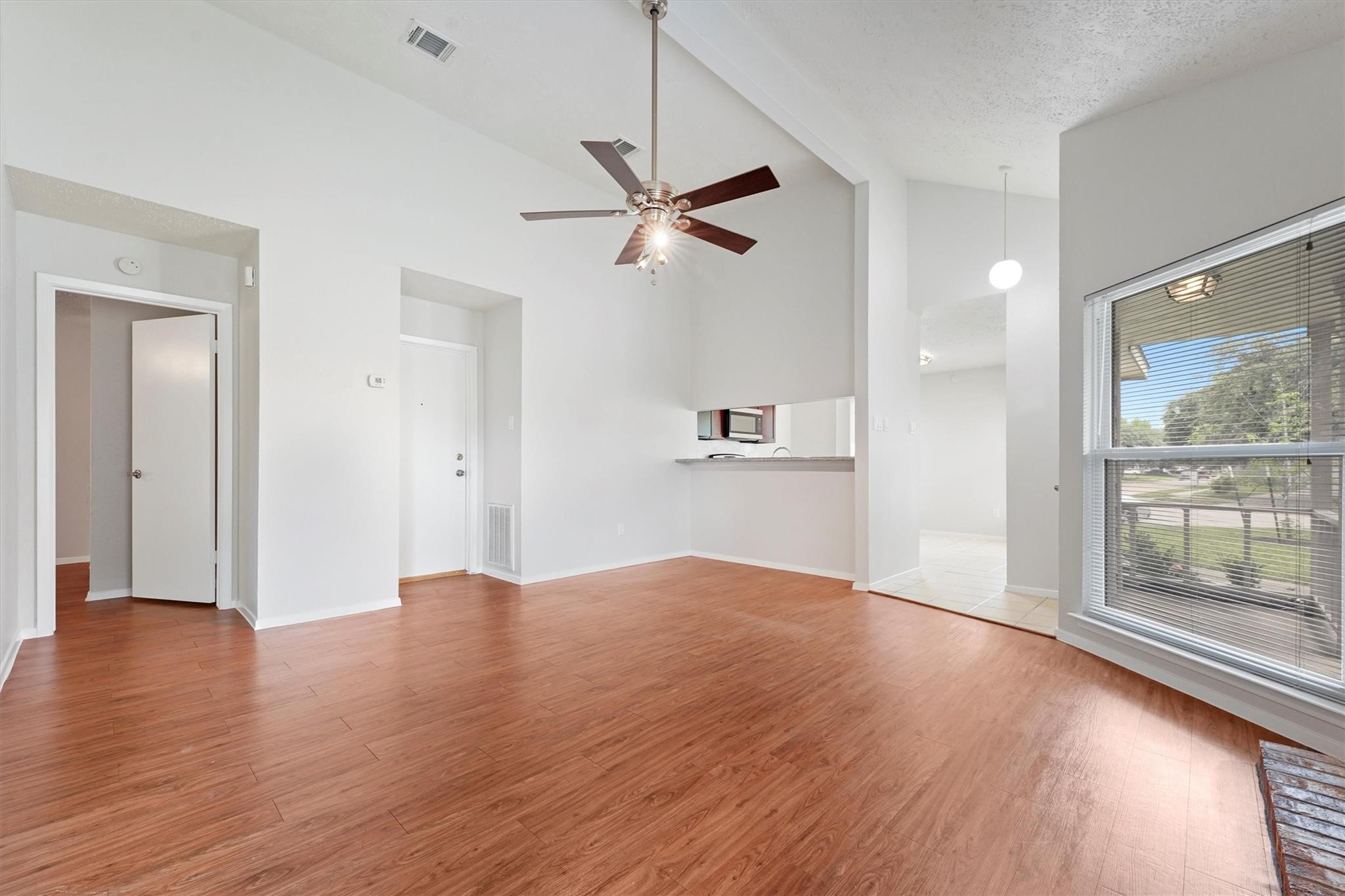 9335 Crescent Moon Drive Property Photo 5