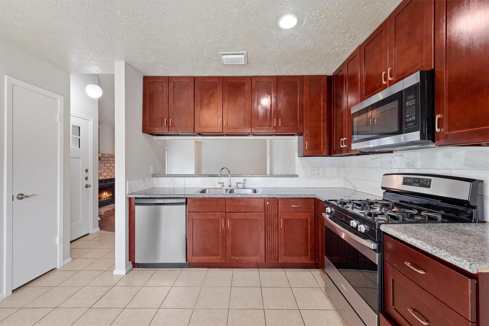 9335 Crescent Moon Drive Property Photo 7