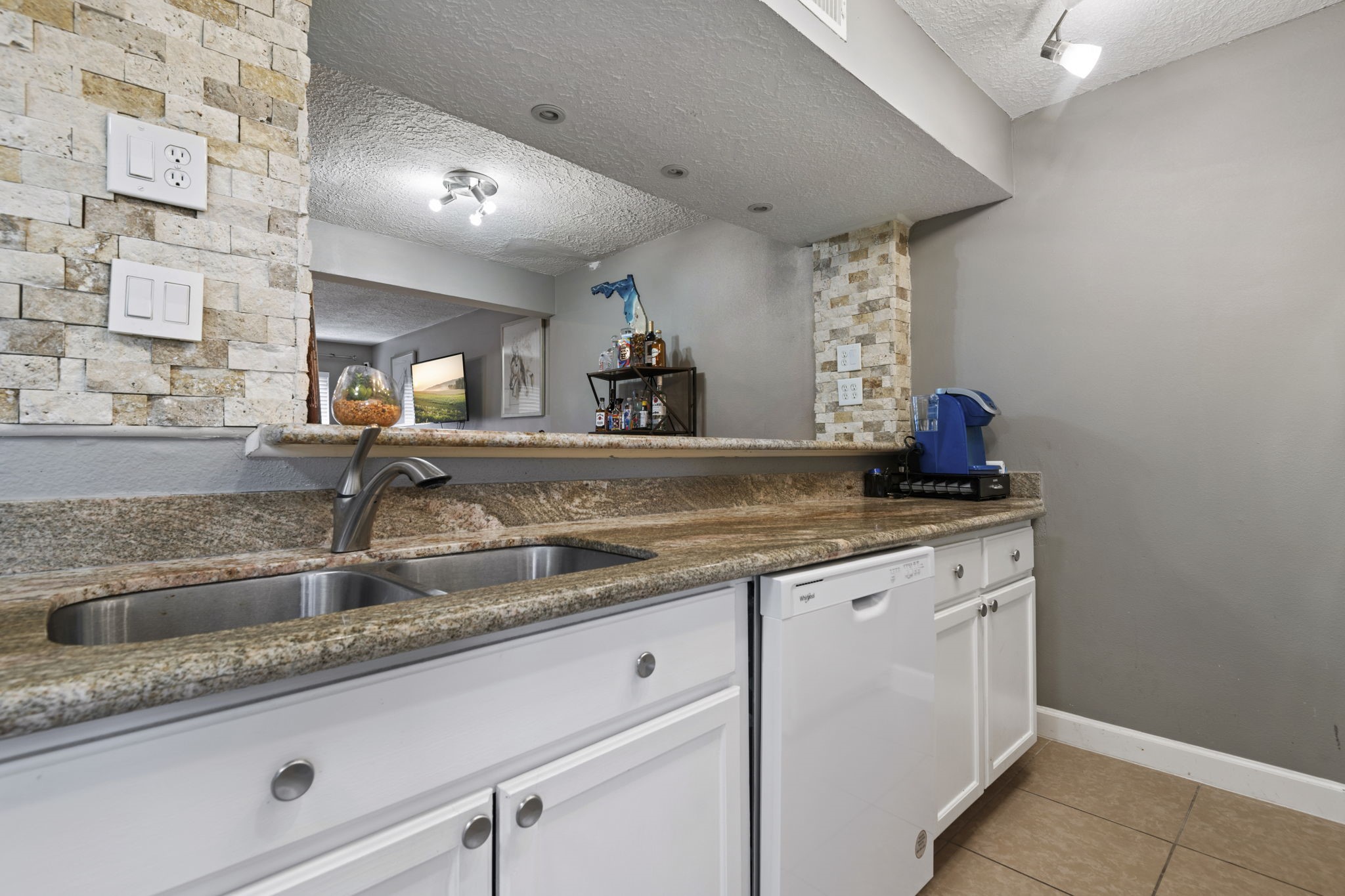 6111 Beverly Hill Street 50 Property Photo 5