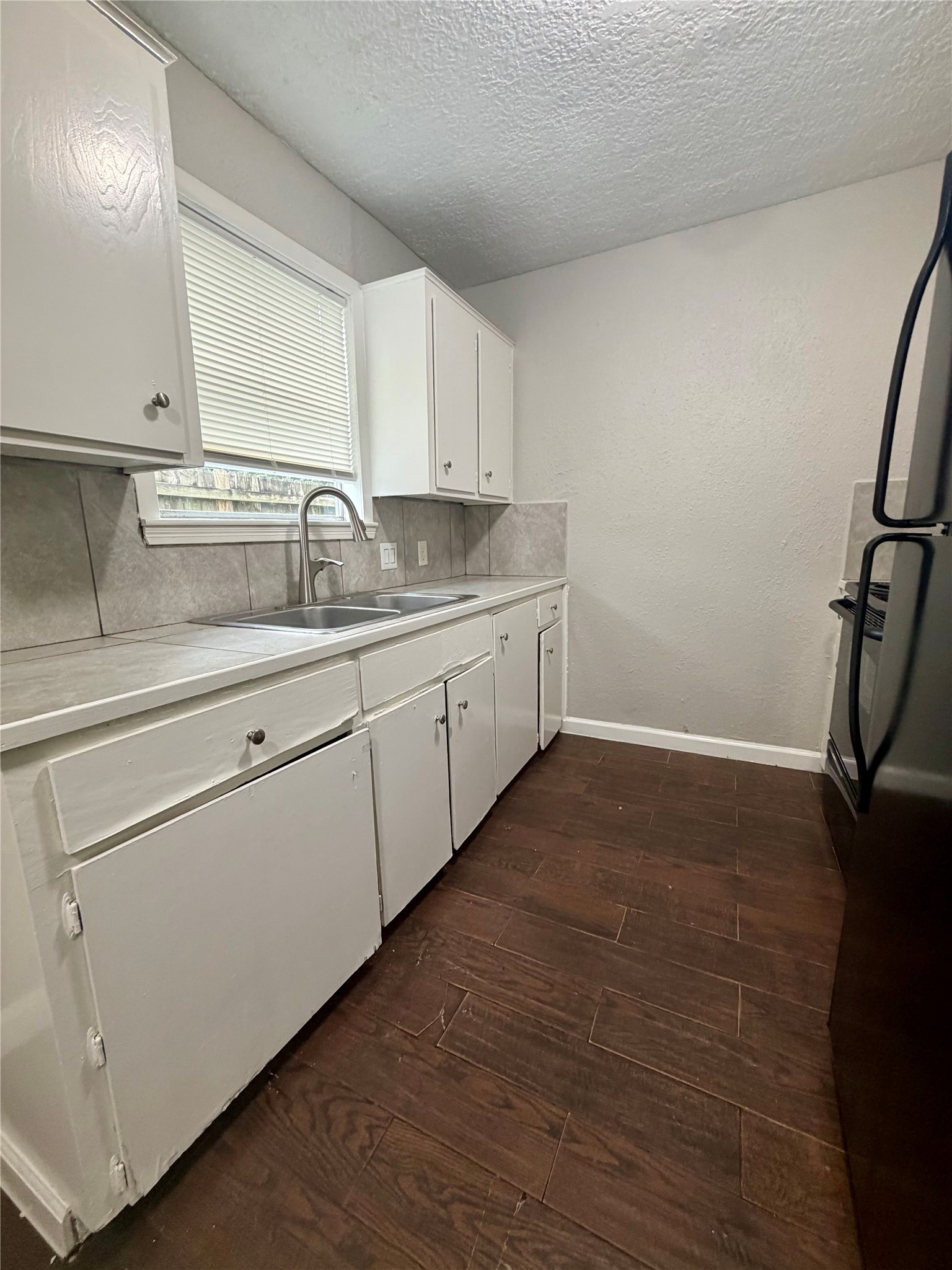 4827 Pine Avenue A Property Photo 3
