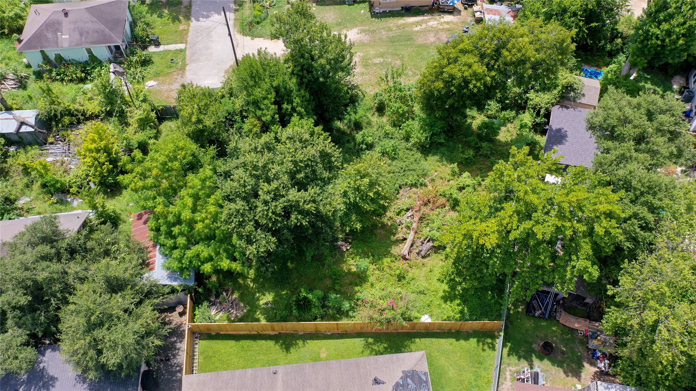 706 Embry Street Property Photo 2