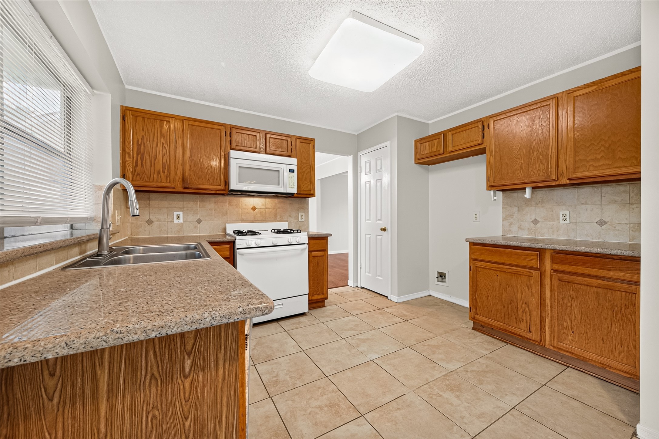 10115 Storm Meadow Drive Property Photo 9