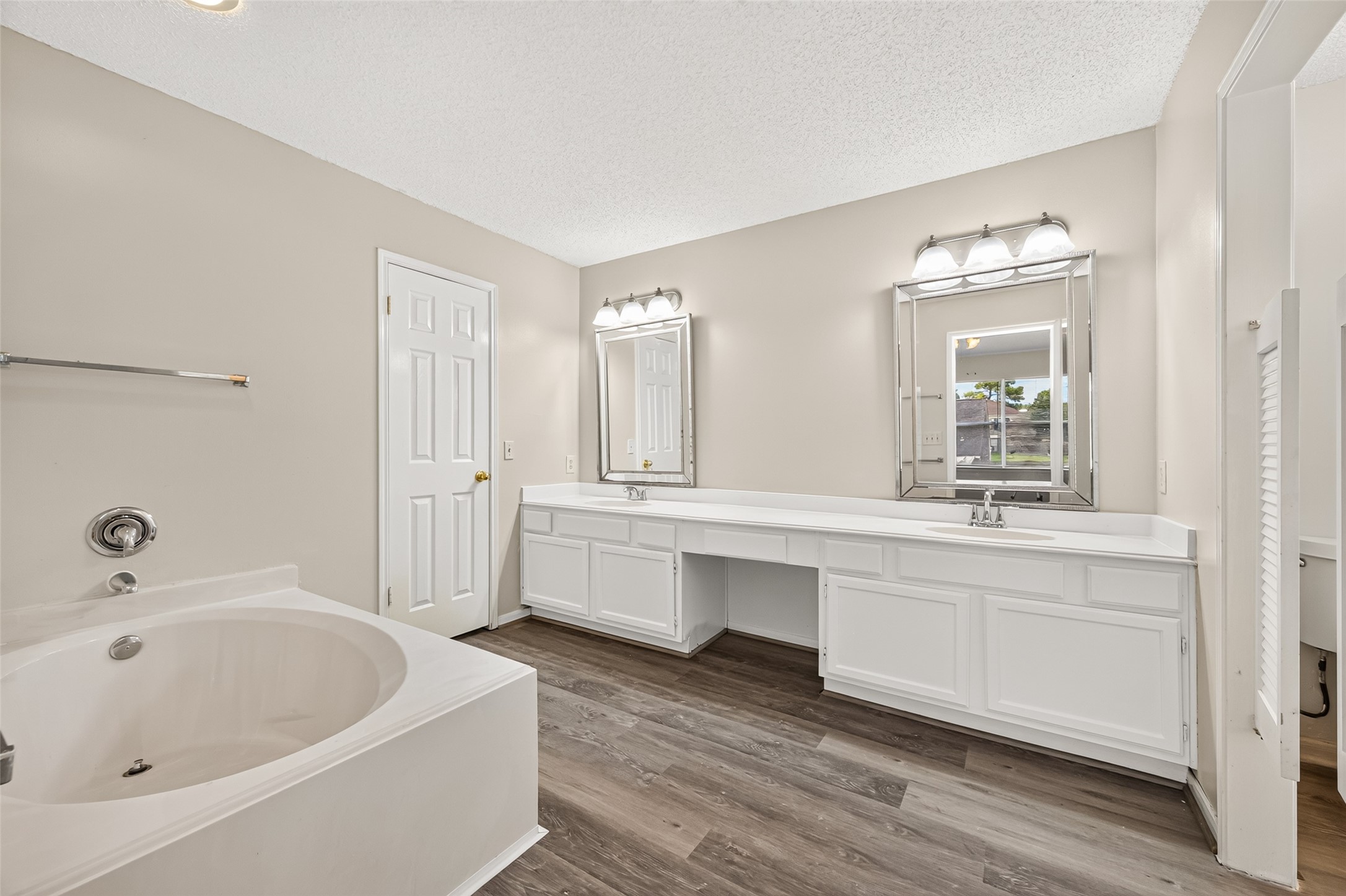 10115 Storm Meadow Drive Property Photo 17