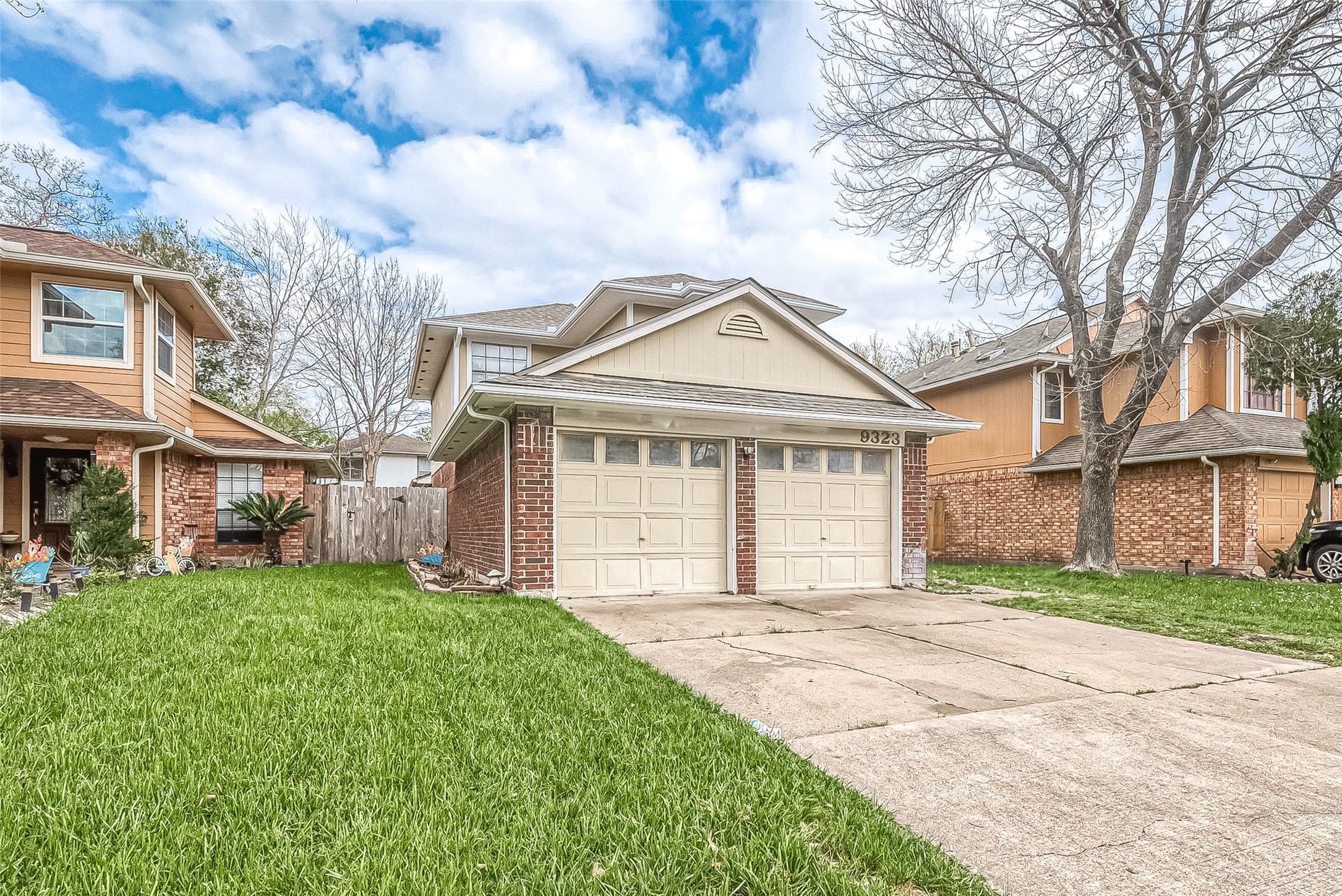 9323 Spindlewood Drive Property Photo 3