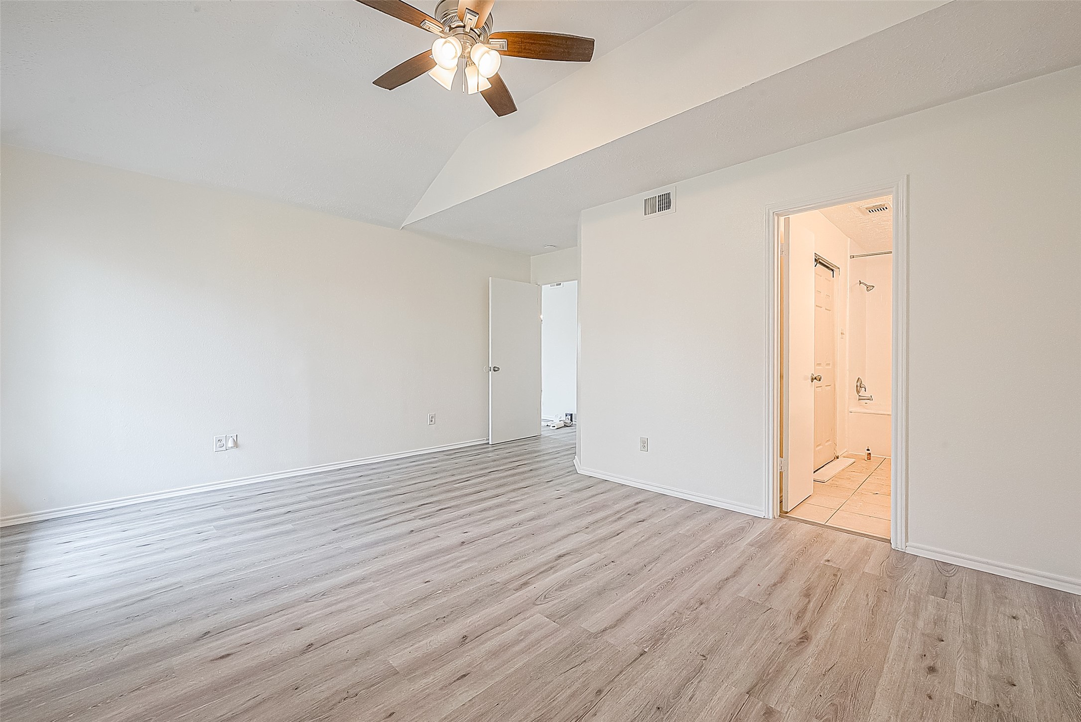 9323 Spindlewood Drive Property Photo 8