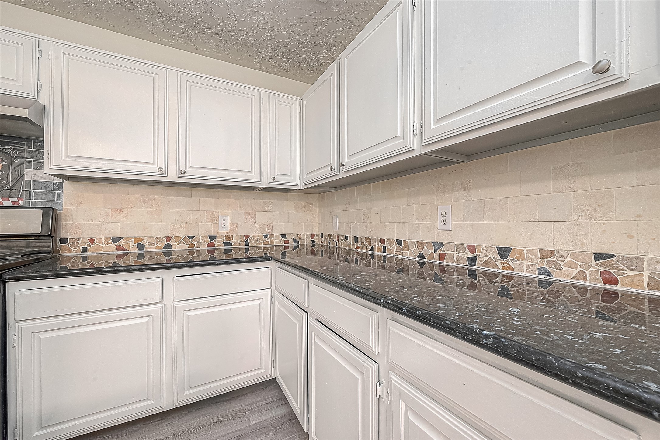 9323 Spindlewood Drive Property Photo 28
