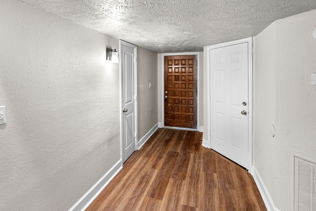 14910 Grassington Drive Property Photo 11