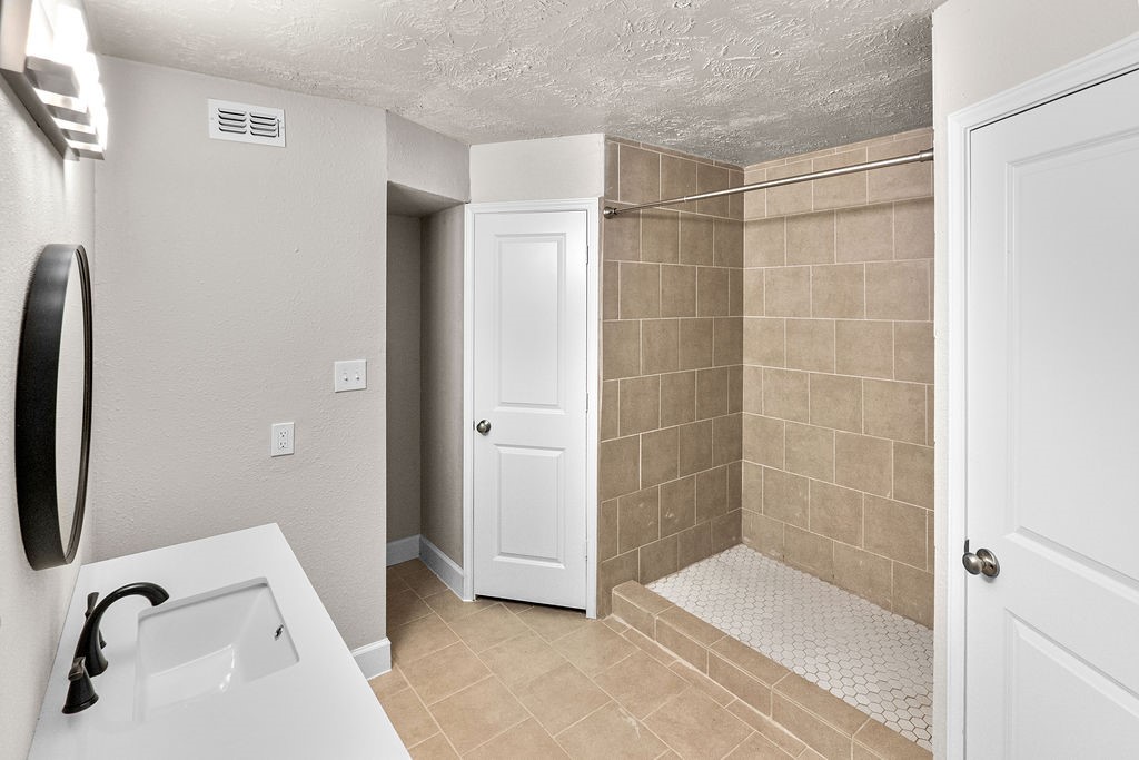 14910 Grassington Drive Property Photo 12