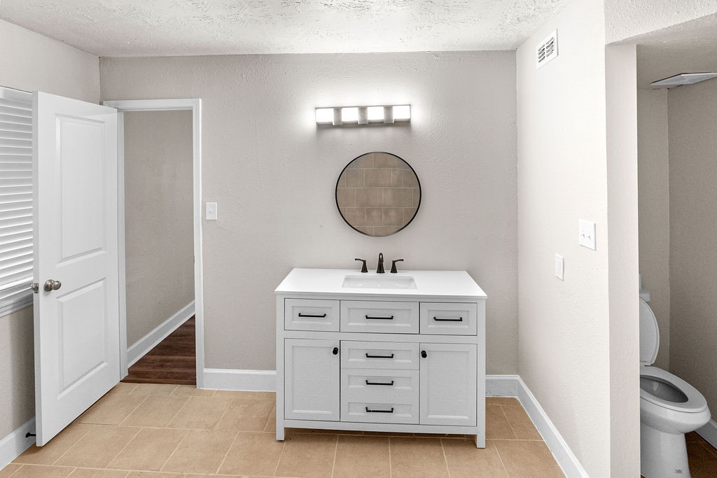 14910 Grassington Drive Property Photo 13